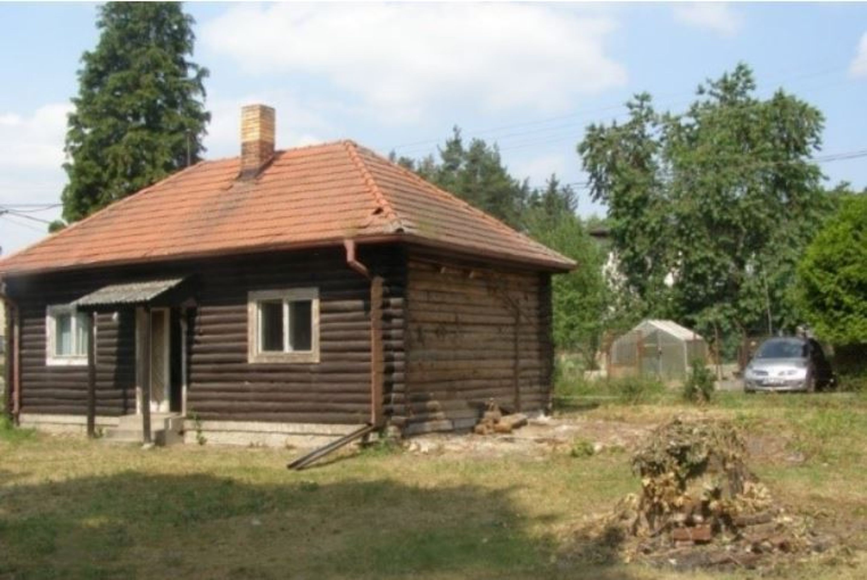 Prodej církevního majetku - Hvozdnice č.p 127 (dřevěný srub - chata), pozemek v centru obce - GALERIE: Prodej církevního majetku (3/20)