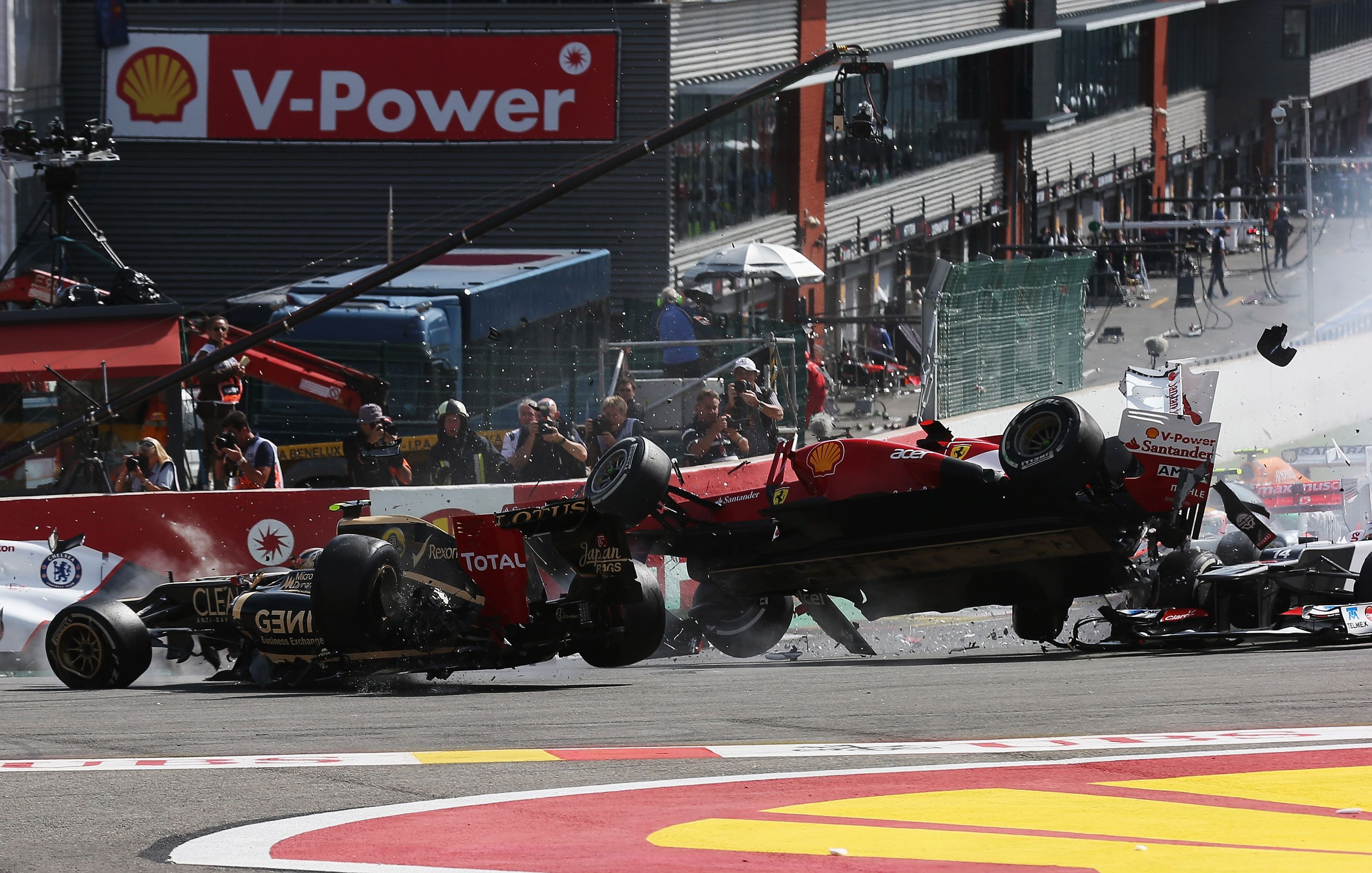 Hromadná nehoda ve Spa - 10 - GALERIE: Hromadná nehoda v F1 ve Spa (9/18)