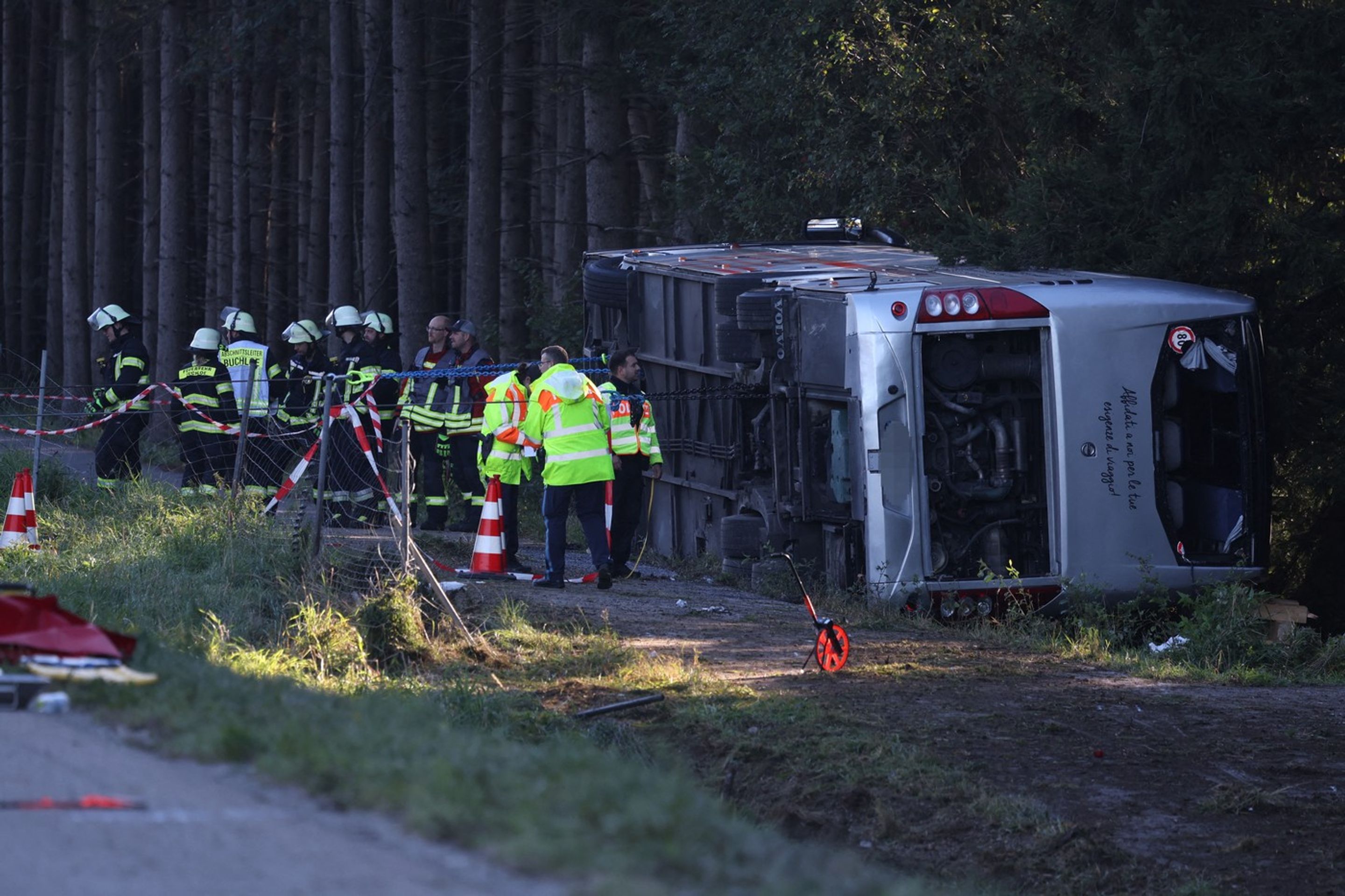 Nehoda autobusu v Německu - Nehoda zájezdového autobusu v Německu (4/4)