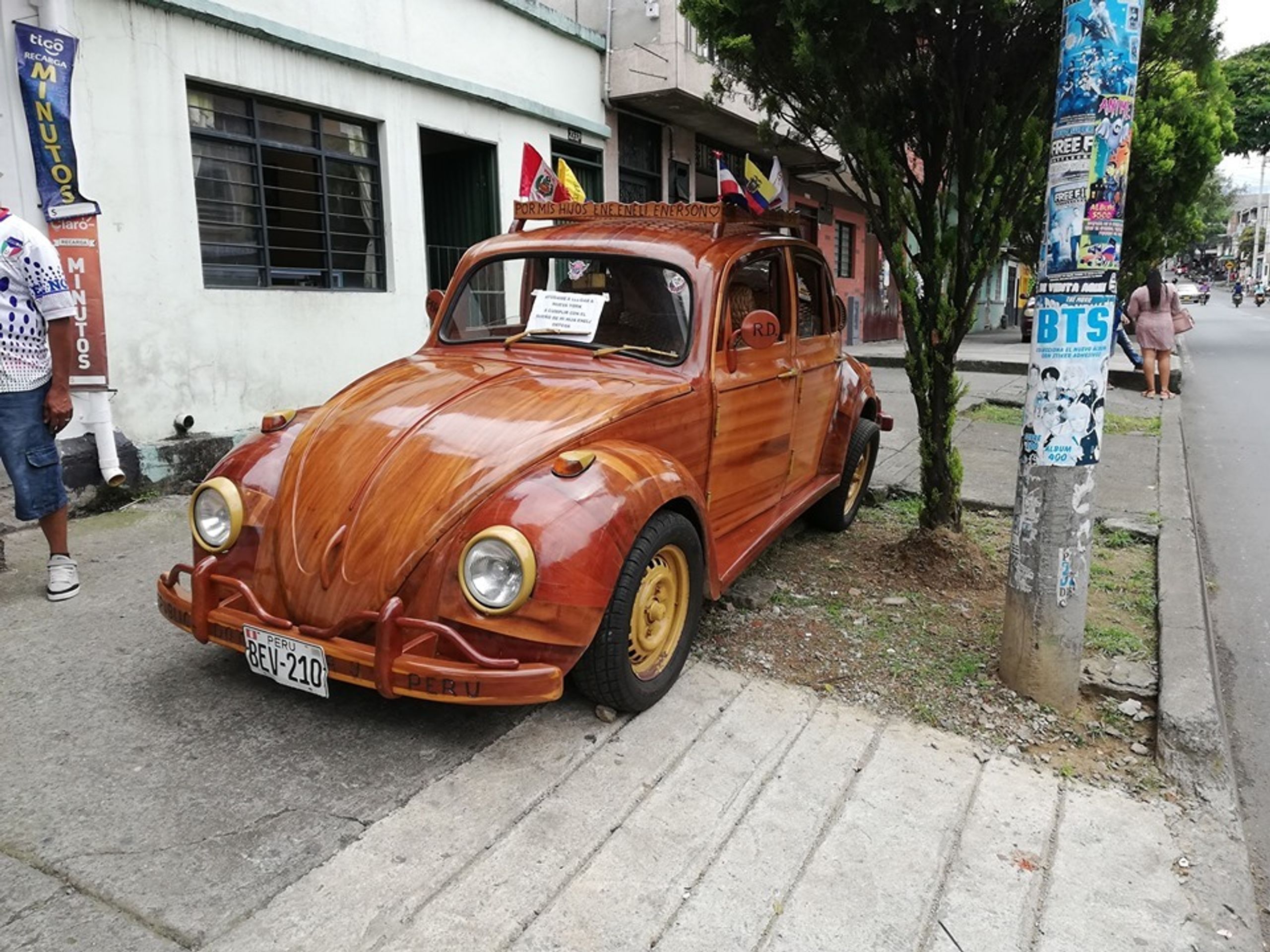 Volkswagen Brouk ze dřeva - 22 - Fotogalerie: Dřevěný Volkswagen Brouk (11/14)