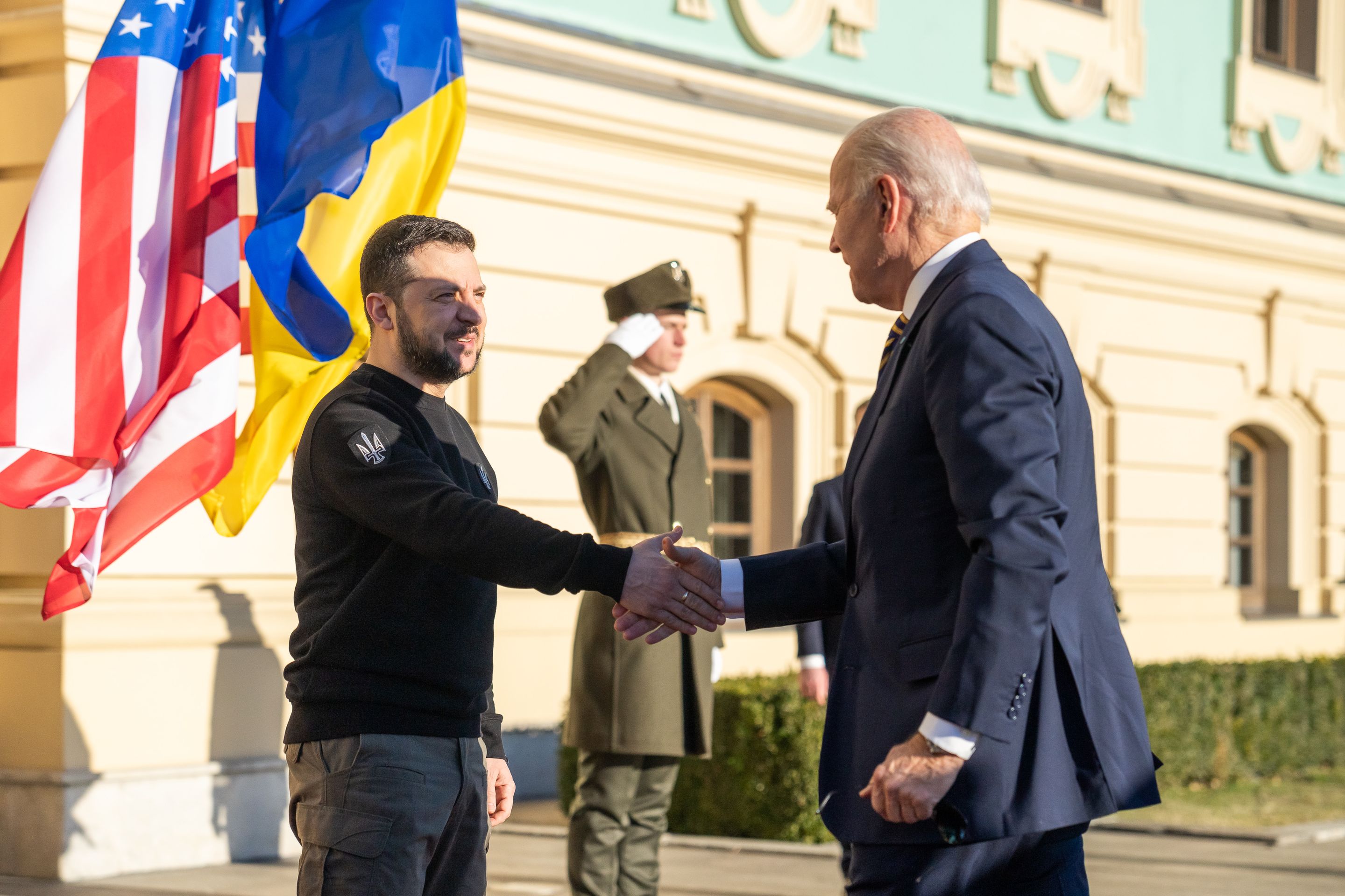 Joe Biden Volodymyr Zelenskyj - Prezident Joe Biden navštívil Ukrajinu (6/19)