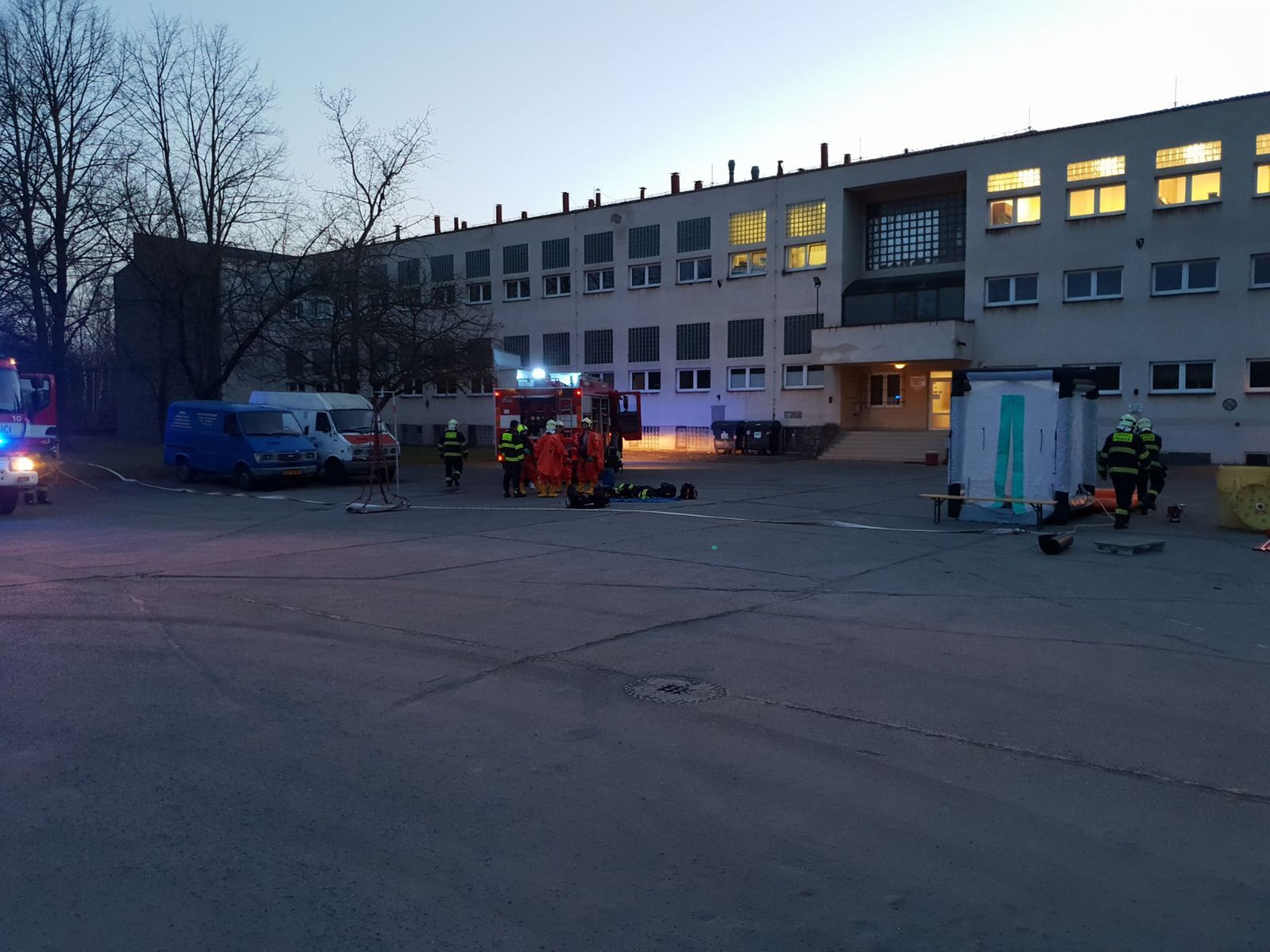 Únik chemikálie v pražské laboratoři - 1 - GALERIE: Únik chemikálie v pražské laboratoři (10/10)