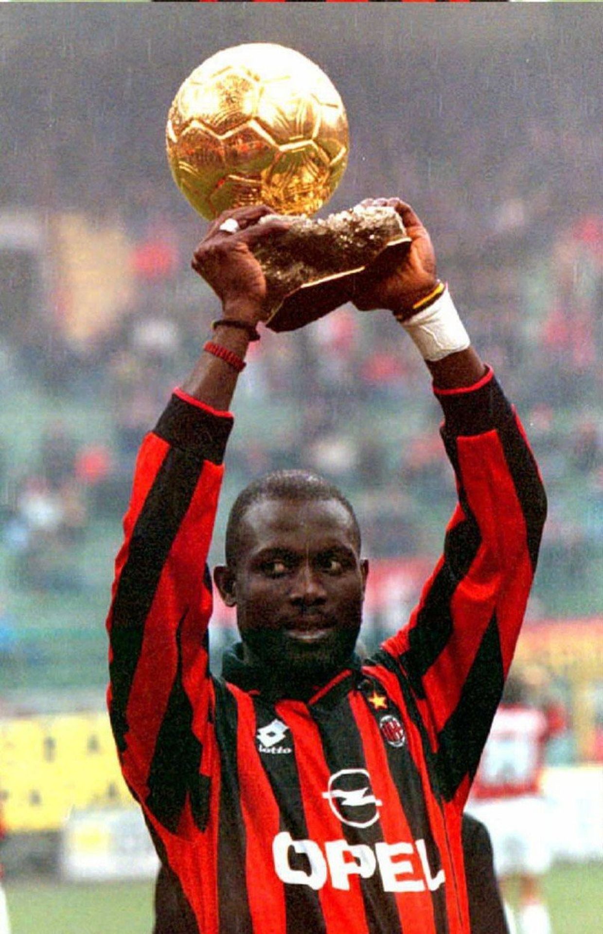 George Weah získal v roce 1995 Zlatý míč - GALERIE: Bývalý fotbalista AC Milán se stal prezidentem Libérie (4/5)