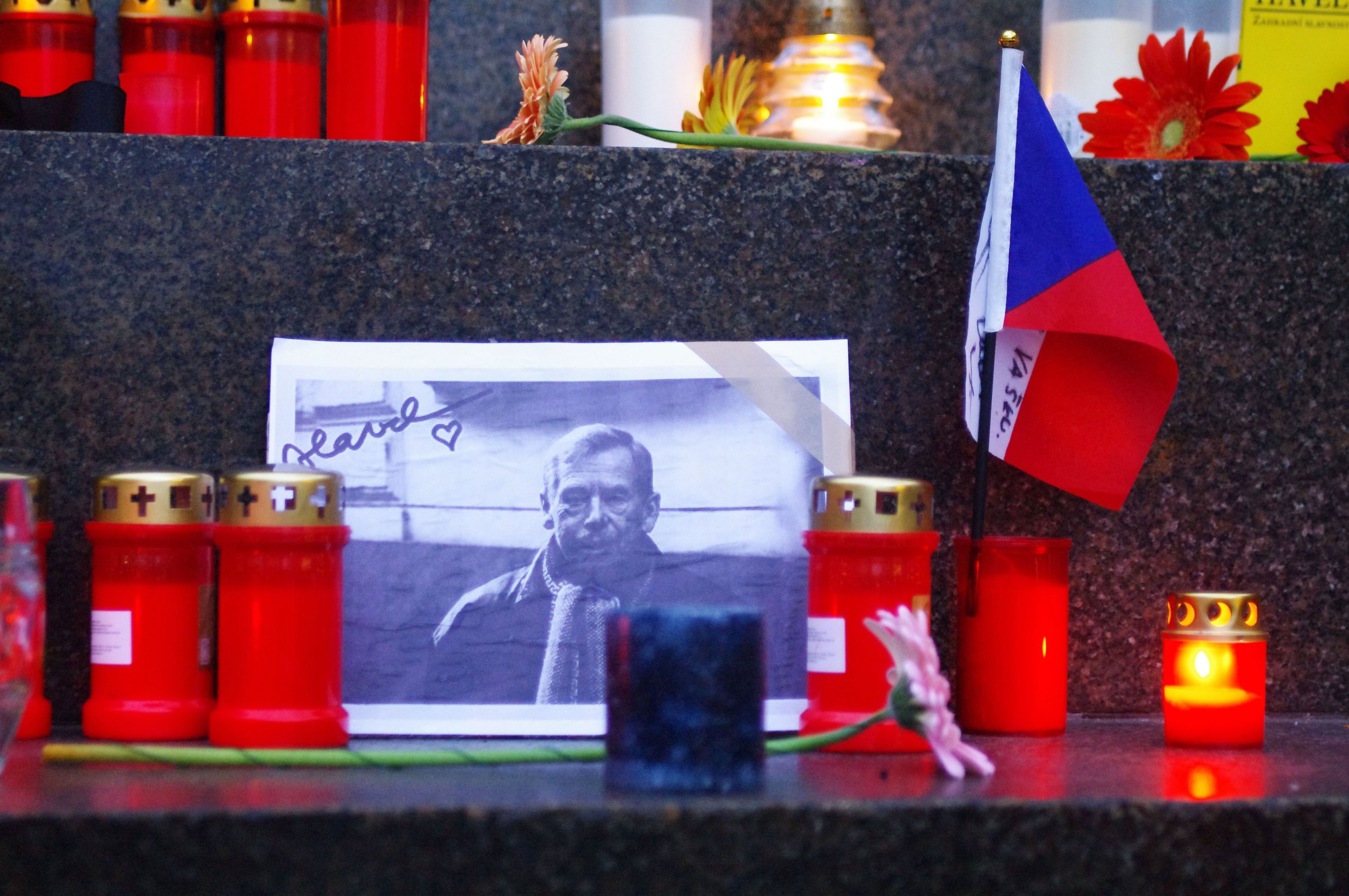 Pieta za Václava Havla na Václavském náměstí - 9 - GALERIE: Pieta za Václava Havla na Václavském náměstí (9/11)