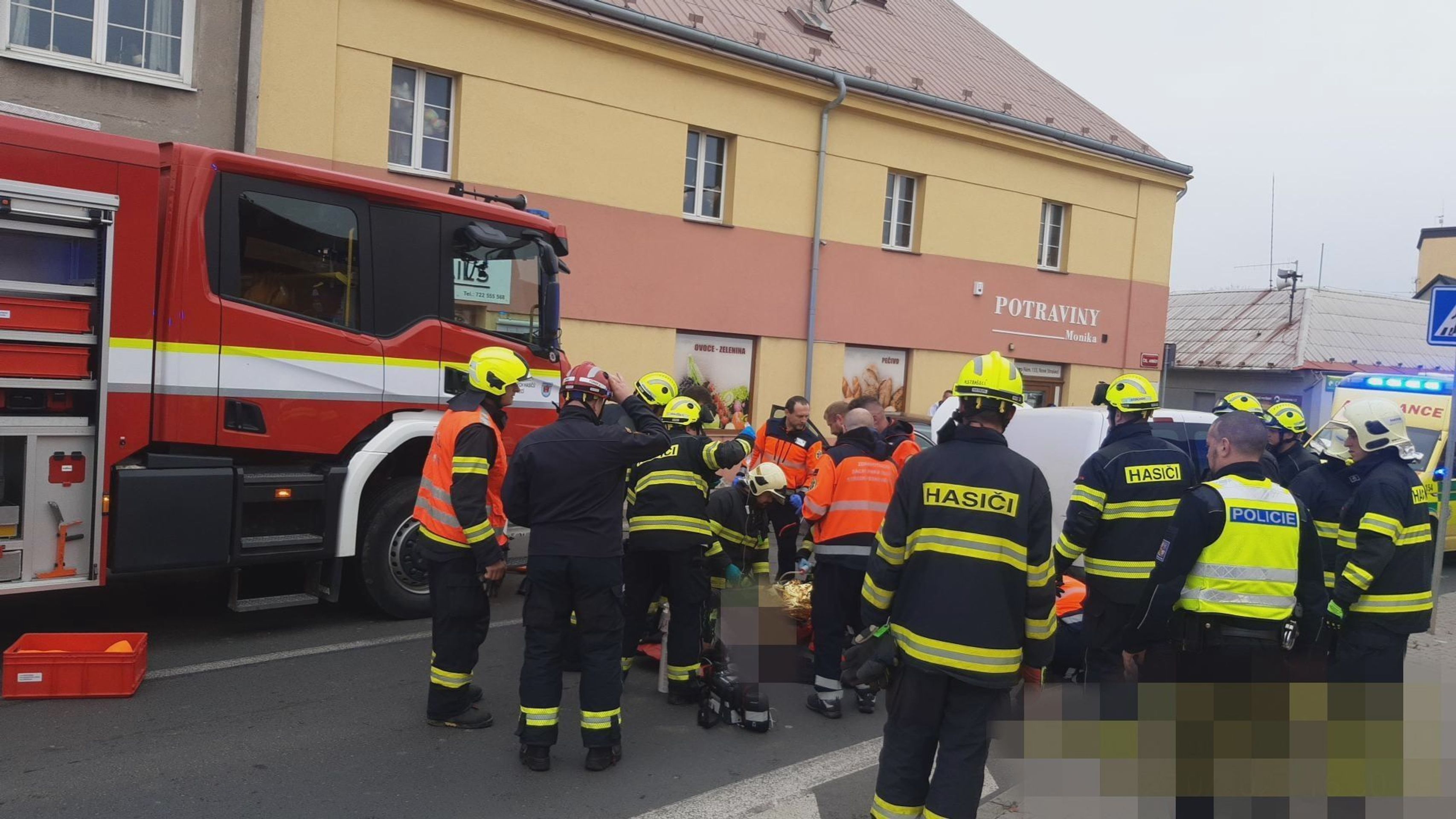 Nehoda v Novém Strašecí (3) - Vážná dopravní nehoda v Novém Strašecí (3/4)