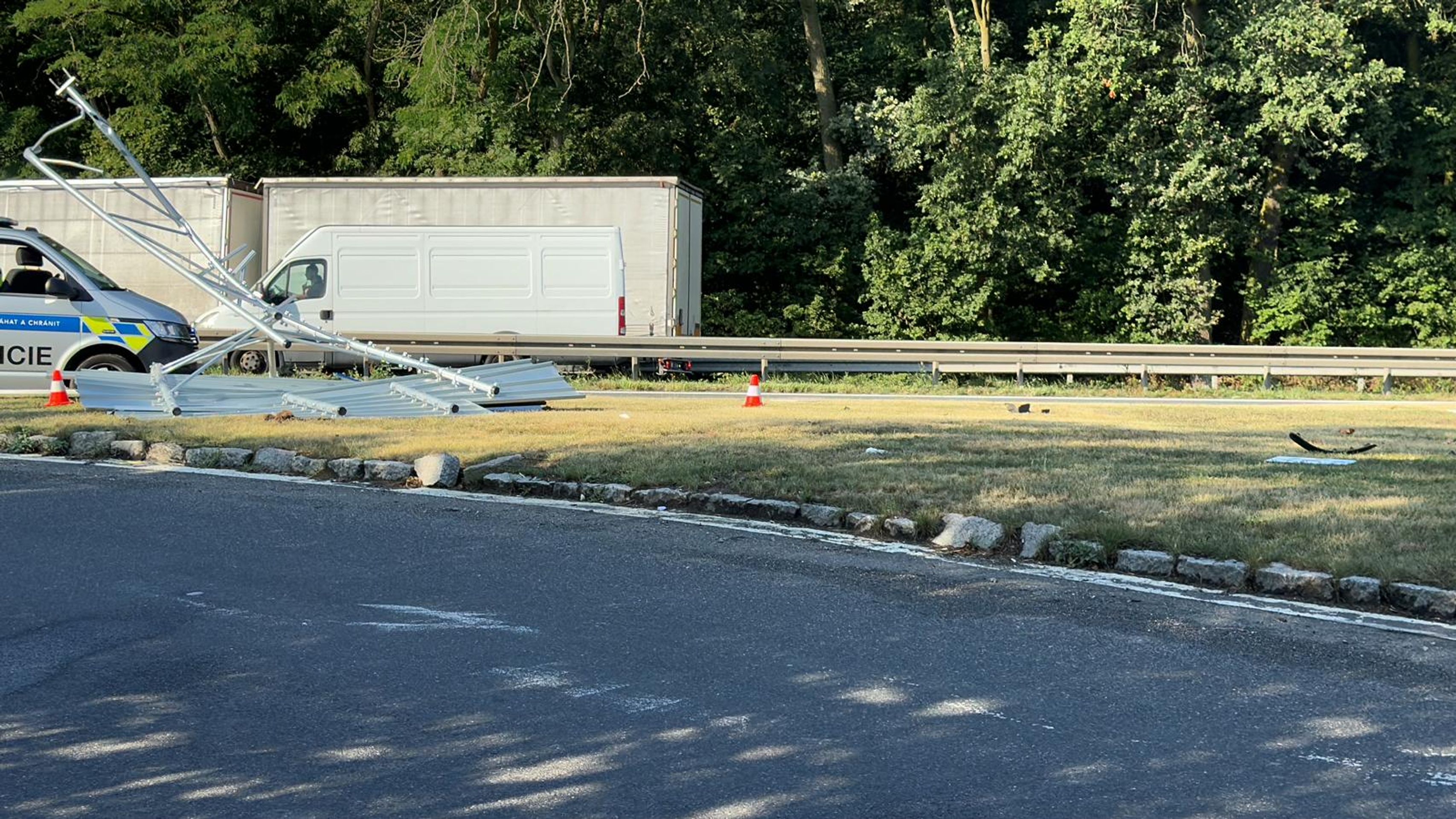 Tragická dopravní nehoda na dálnici D7 u exitu na 5. kilometru (5) - Tragická dopravní nehoda na dálnici D7 (8/9)