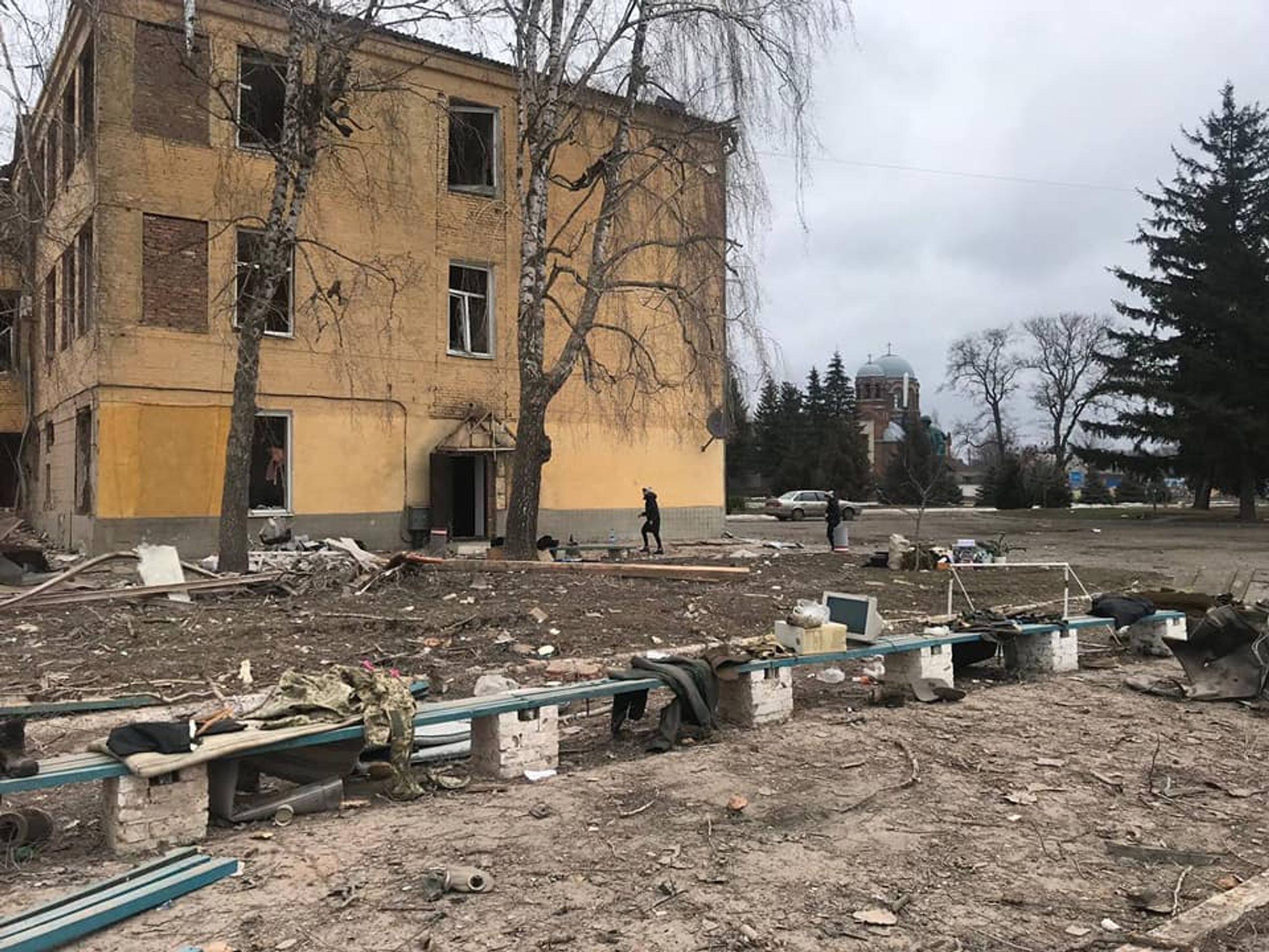 Poničená Ochtyrka - Poničená Ochtyrka (16/18)