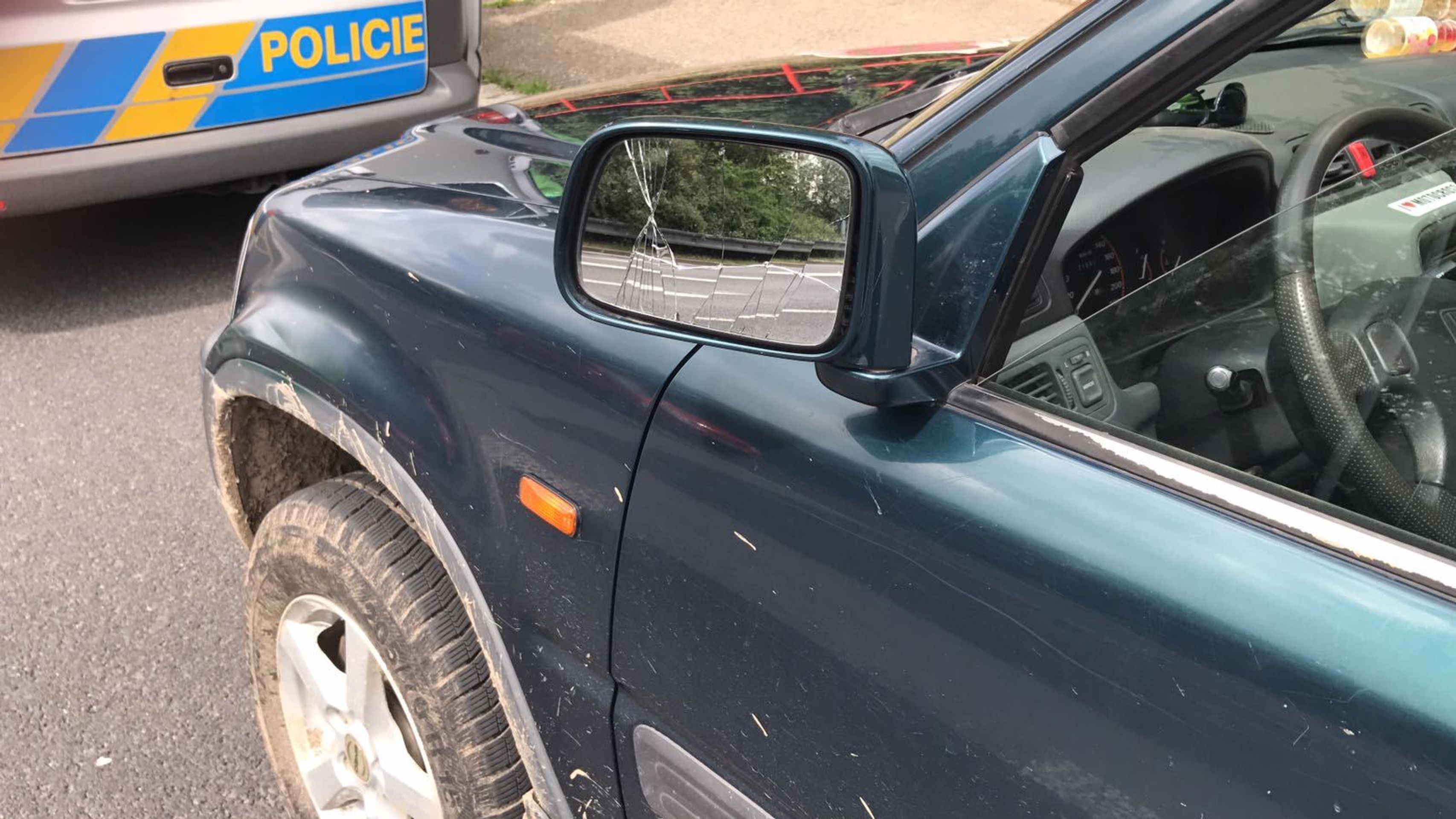 Policisté v Praze honili auto ukradené v Německu - 4 - GALERIE: Pražští policisté pronásledovali auto ukradené v Německu (4/5)