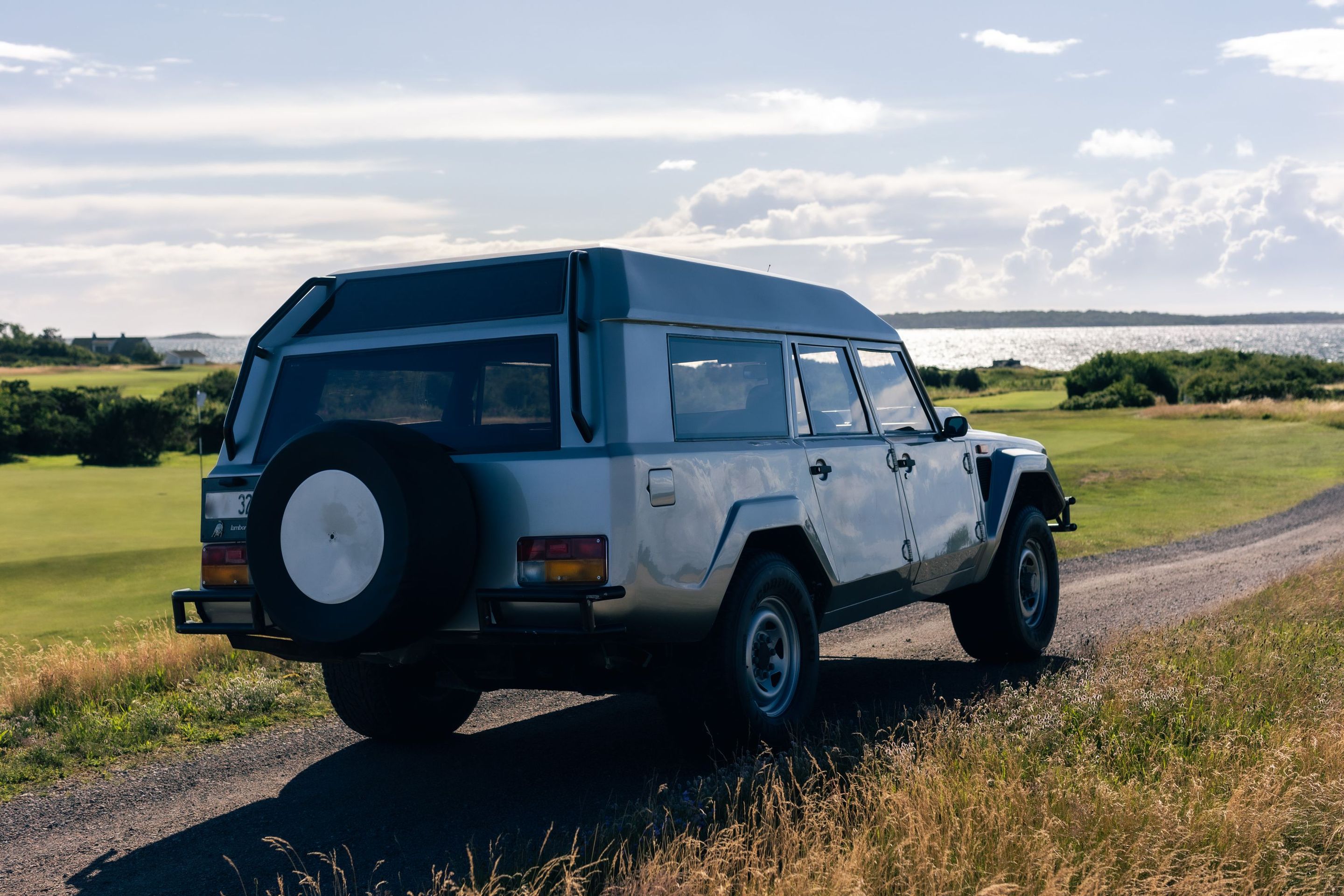 Lamborghini LM002 ve speciální úpravě - Lamborghini LM002 ve speciální úpravě pro brunejského sultána (15/17)