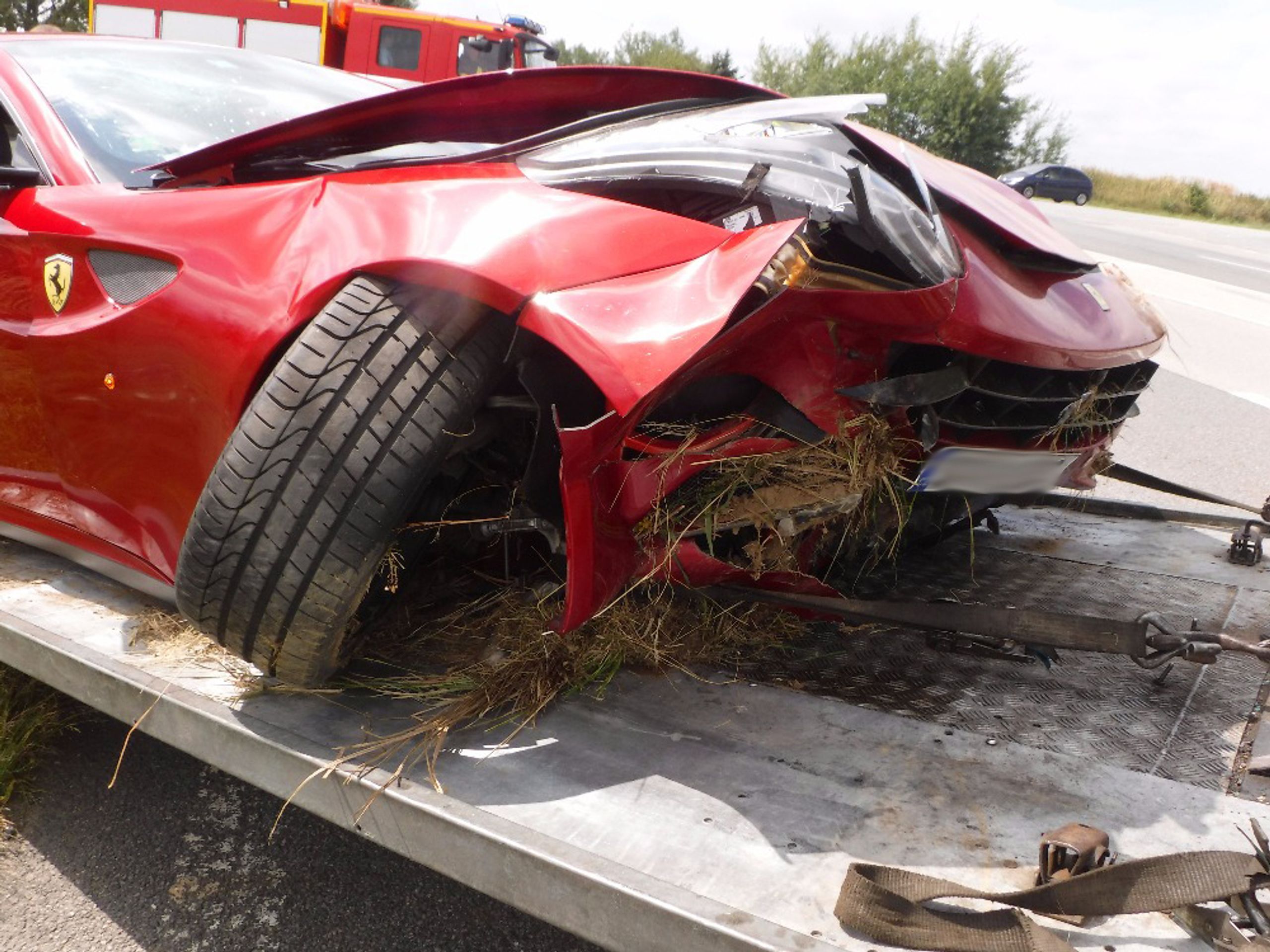 U Benešova bouralo Ferrari - 5 - GALERIE: U Benešova bouralo Ferrari (5/6)