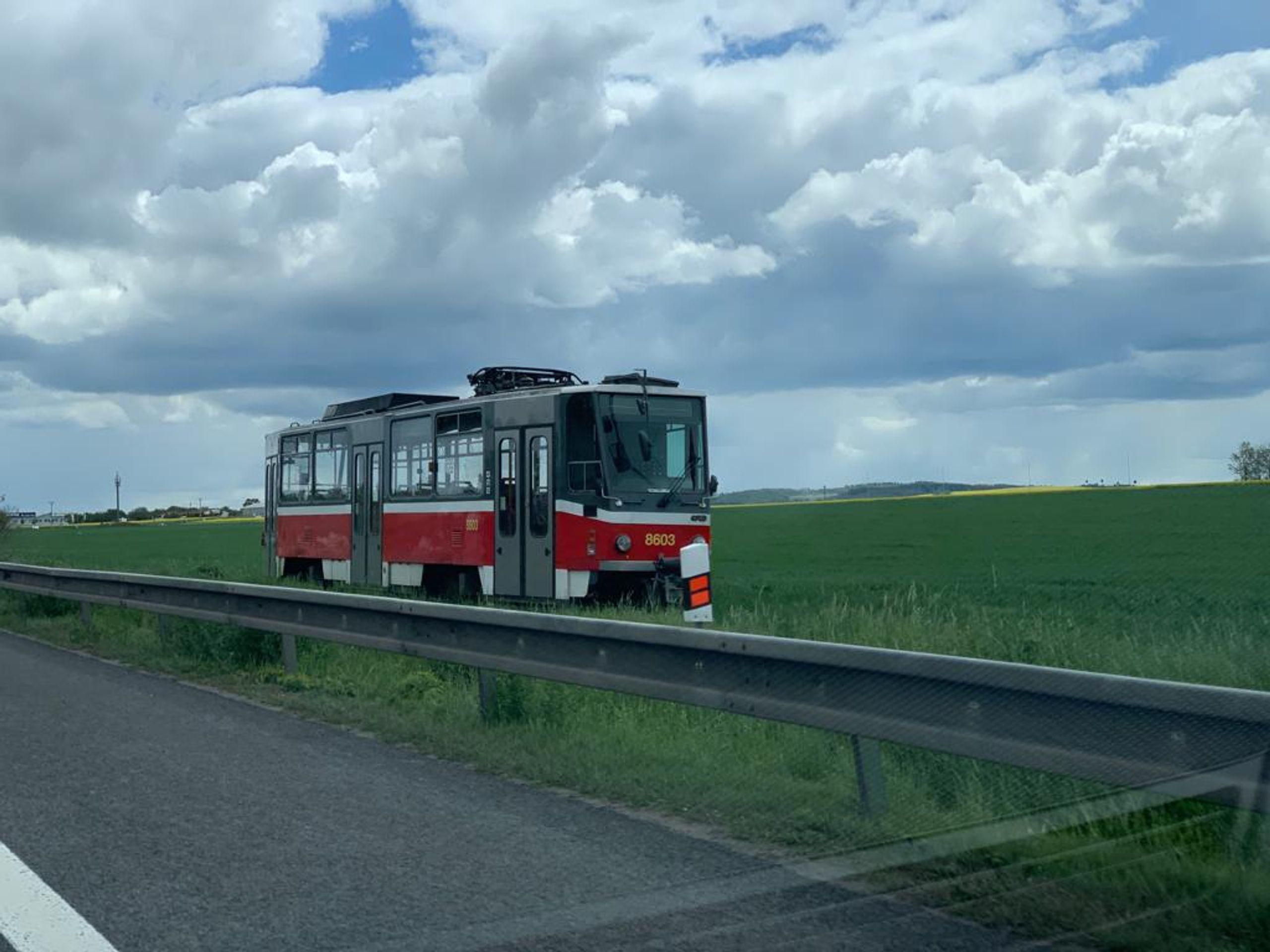 Tramvaj u D1 - 2 - GALERIE: Tramvaj u D1 (2/7)