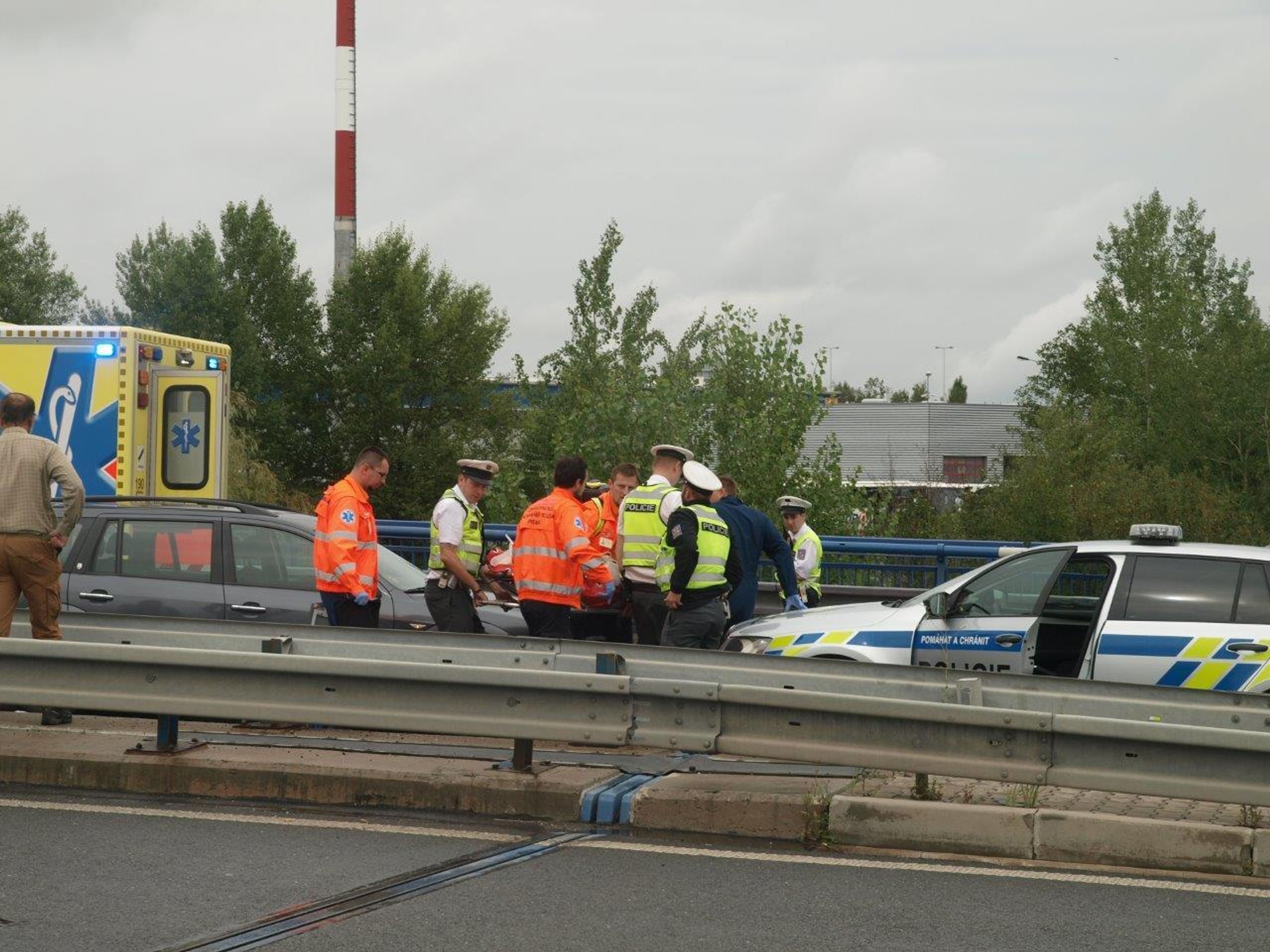 Zranění policisty při vyšetřování nehody na Pražském okruhu - 3 - GALERIE: Nehody na Pražském okruhu a 2 sražení policisté (6/6)