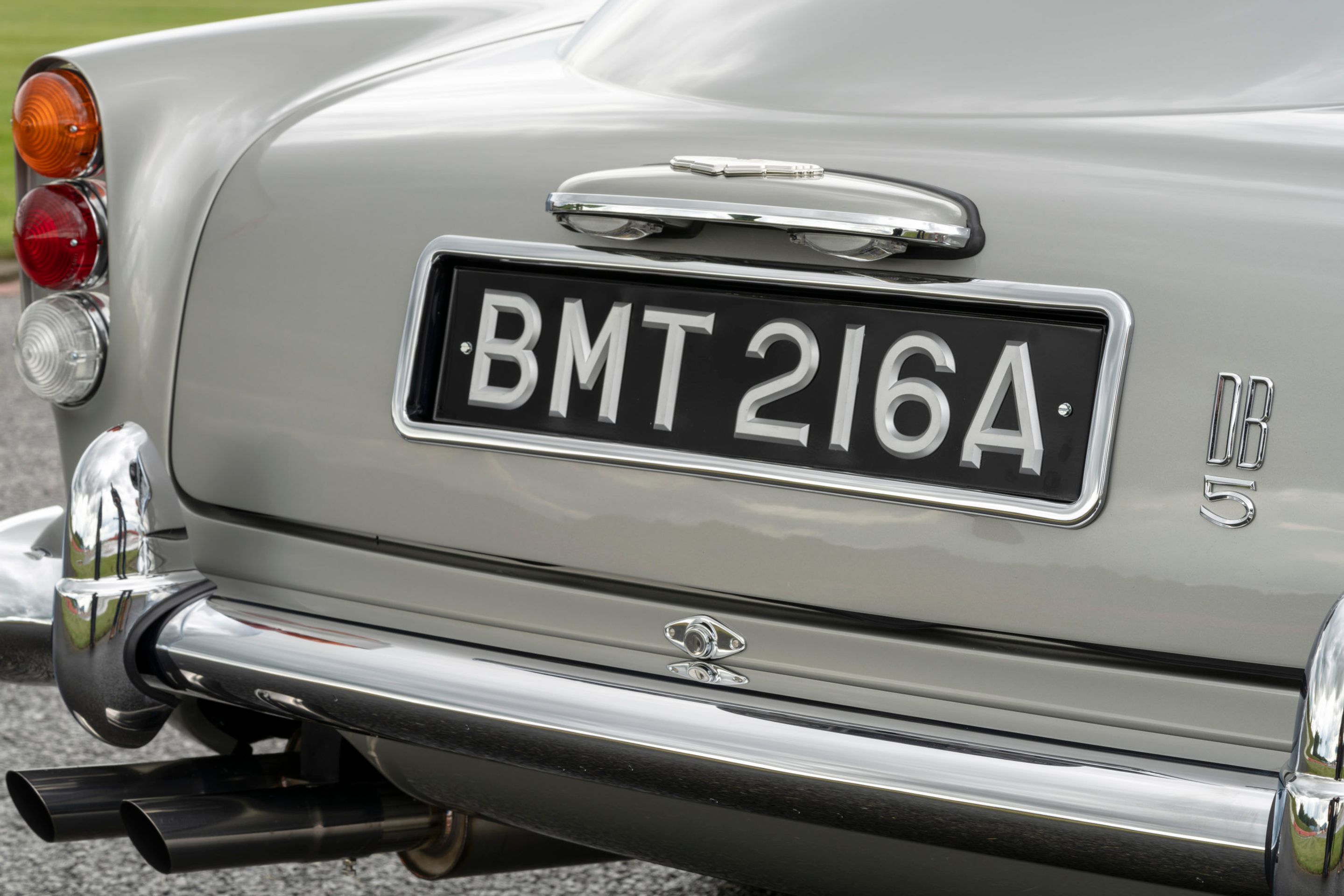 Aston Martin DB5 podle Jamese Bonda - 62 - Fotogalerie: Prohlédněte si výzbroj Aston Martin DB5 podle Jamese Bonda (6/32)
