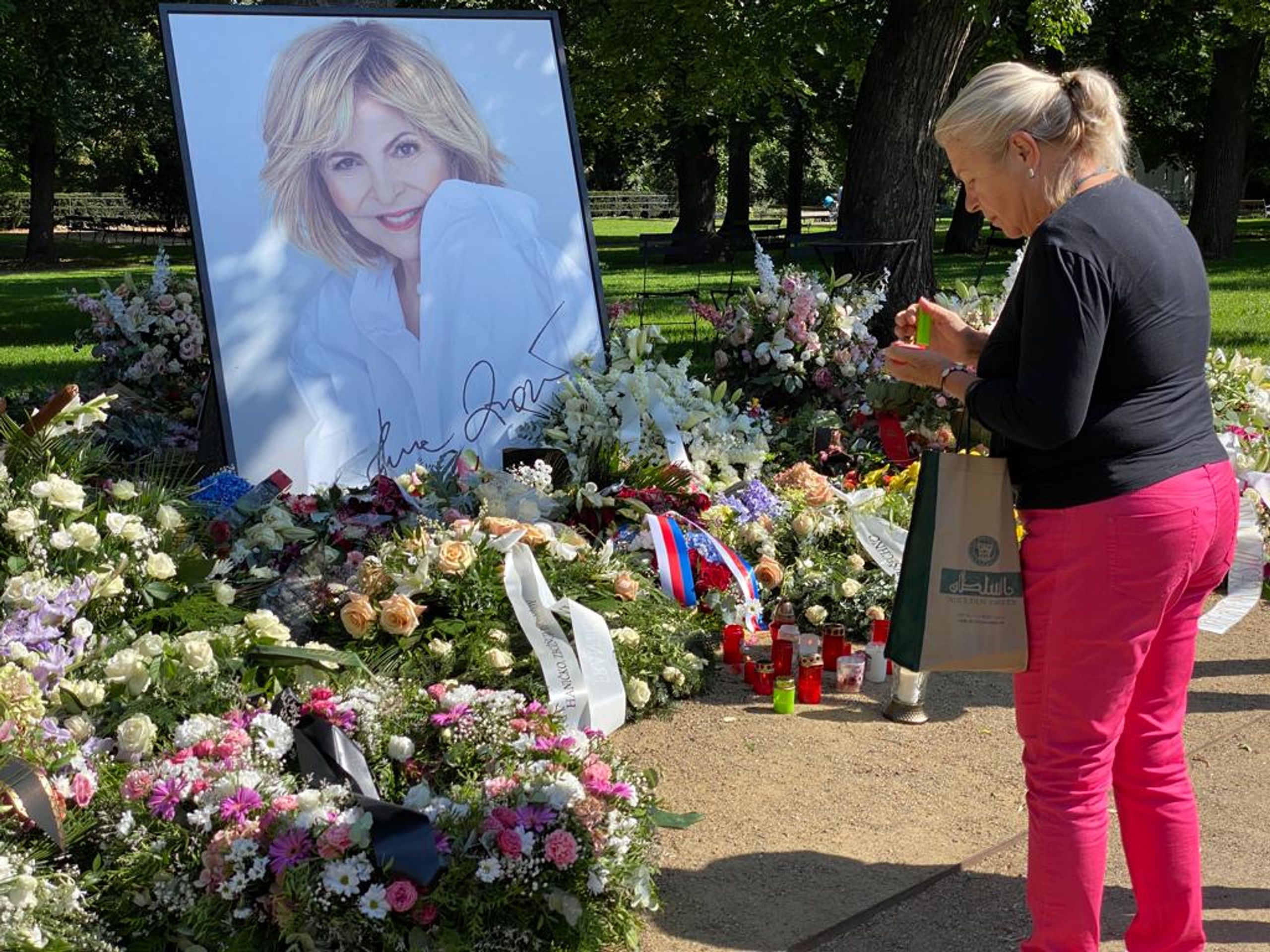 Hana Zagorová (1) - Pietní místo za Hanu Zagorovou (2/4)