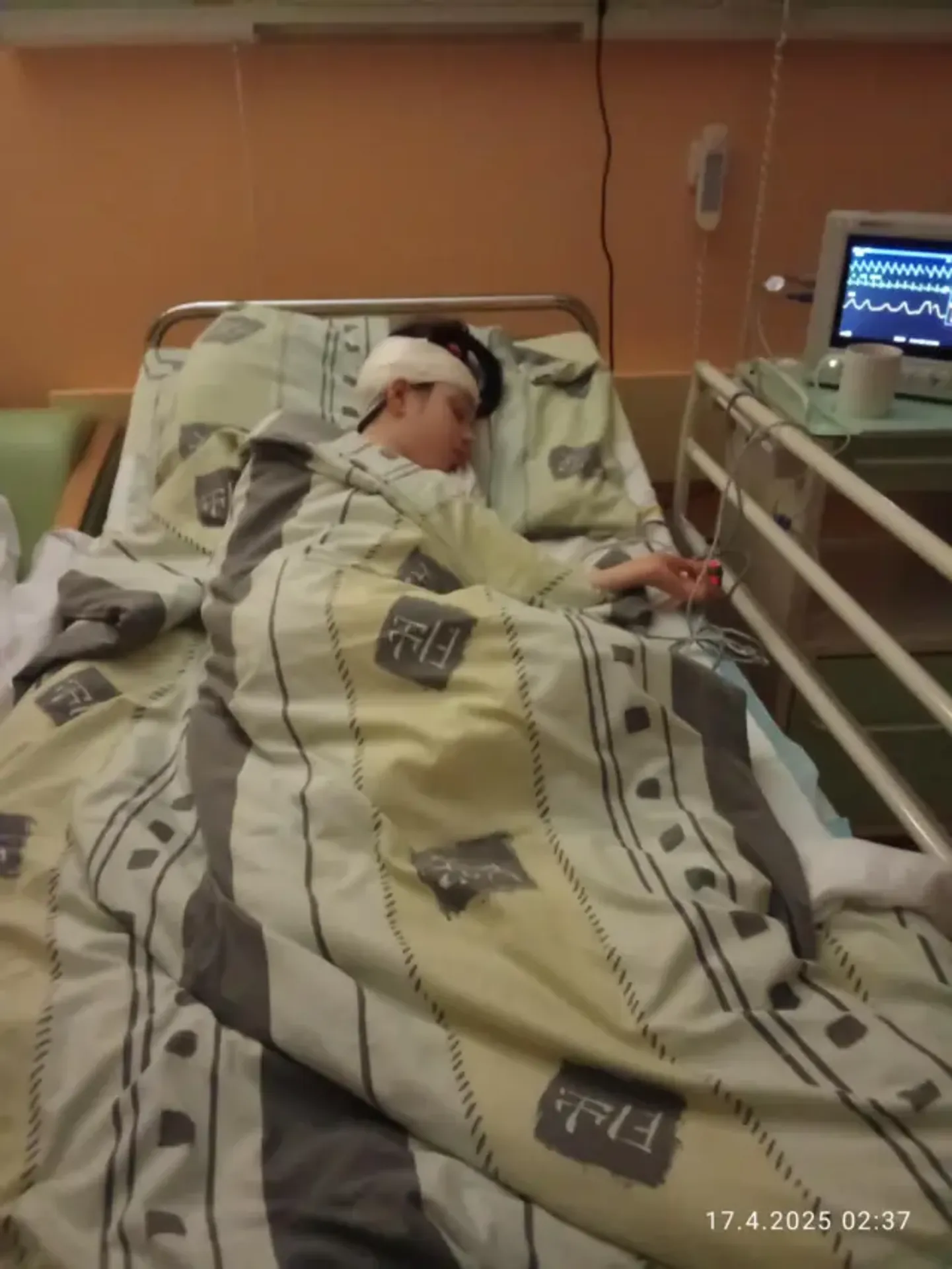 Pomozte Anetce a její rodině v boji s nádorem - Pomozte Anetce a její rodině v boji s nádorem (4/4)
