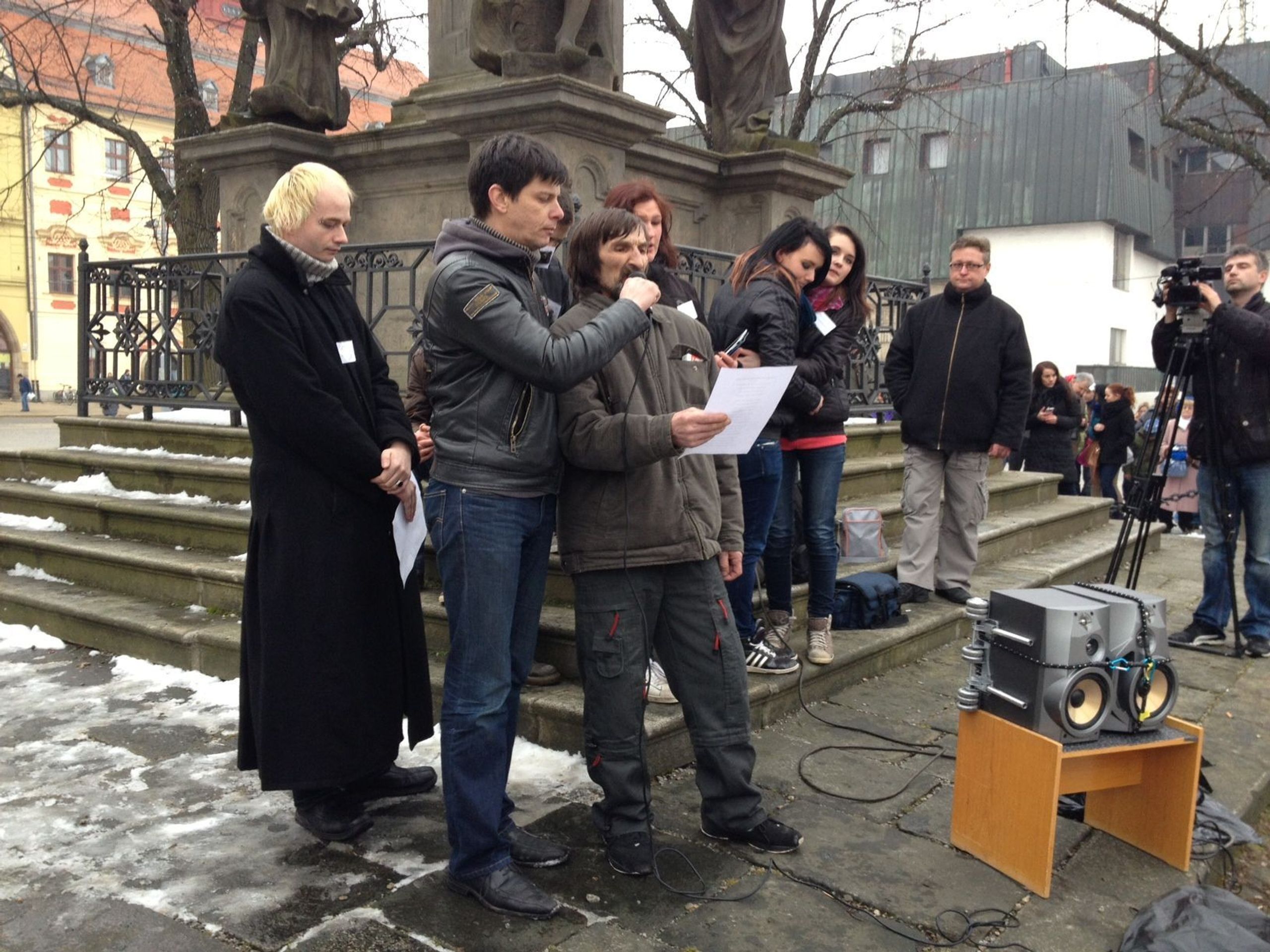 Pietní shromáždění ke smrti studentky Petry - 8 - GALERIE: Pietní shromáždění k uctění památky zavražděné studentky Petry (11/18)