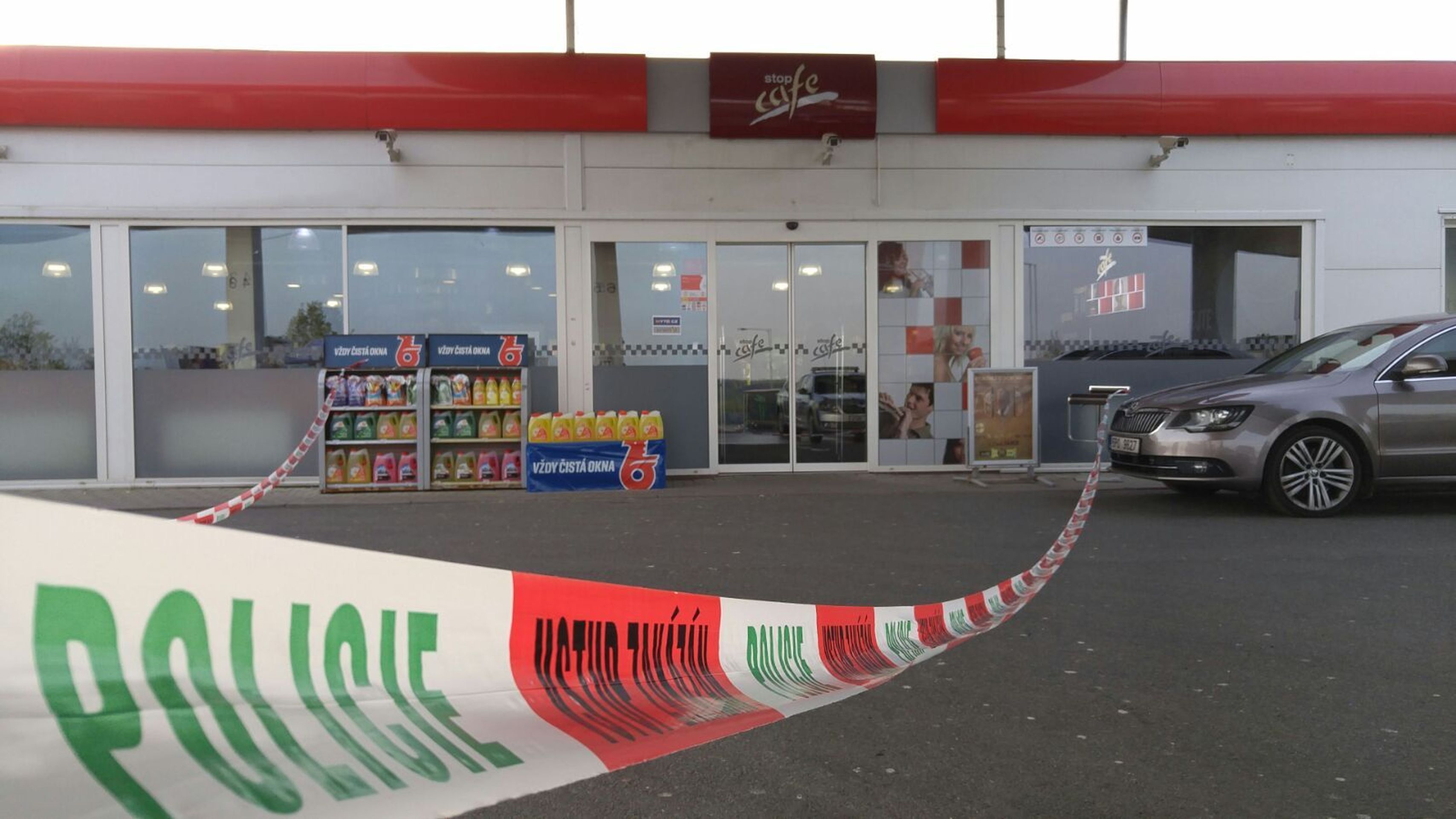 Přepadení benzinky u Plzně - 4 - GALERIE: Ozbrojenec přepadl benzinku u Plzně (3/6)