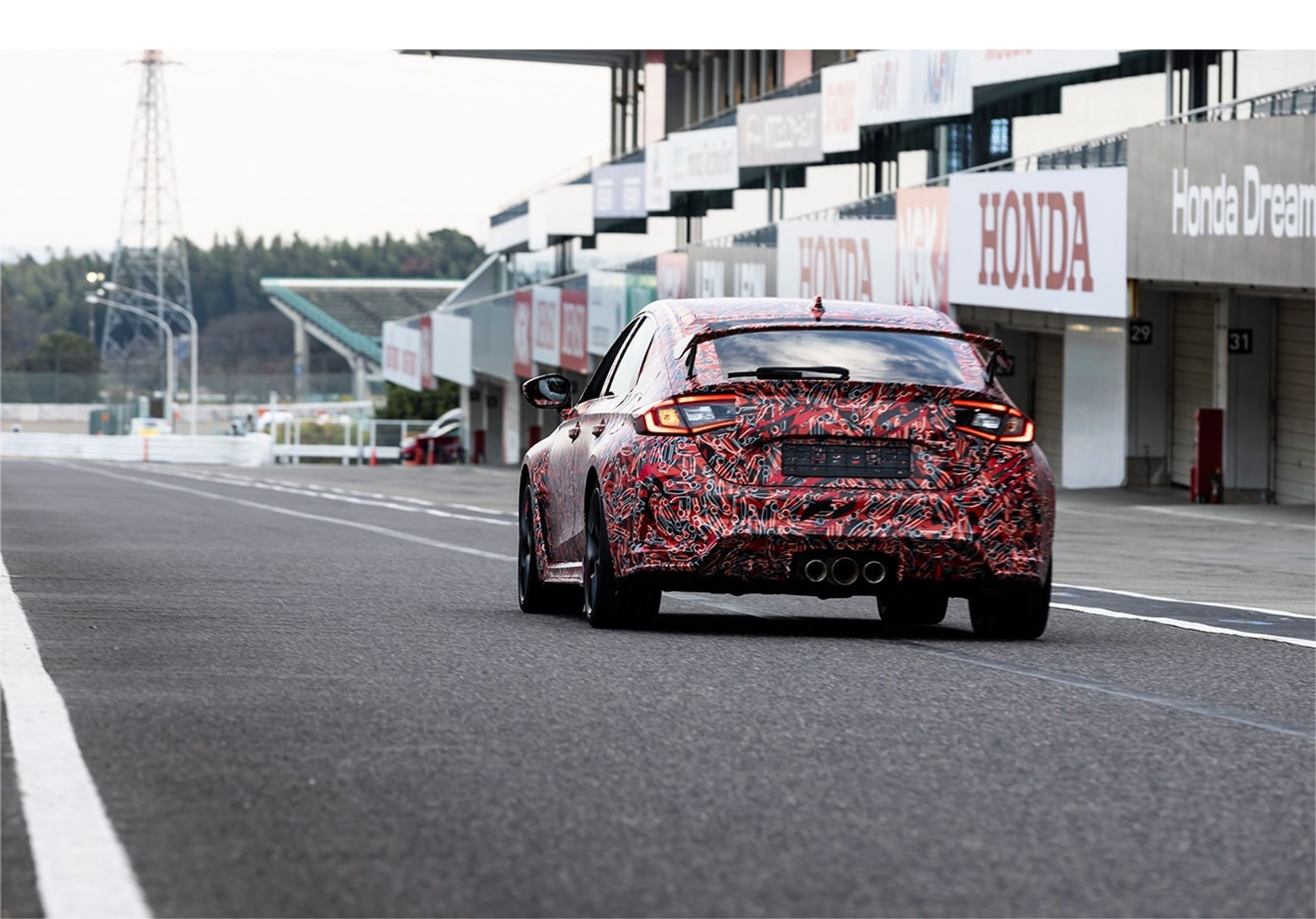 Honda Civic Type R - Hothatch Honda Civic Type R při testování na okruhu v Suzuce (4/8)
