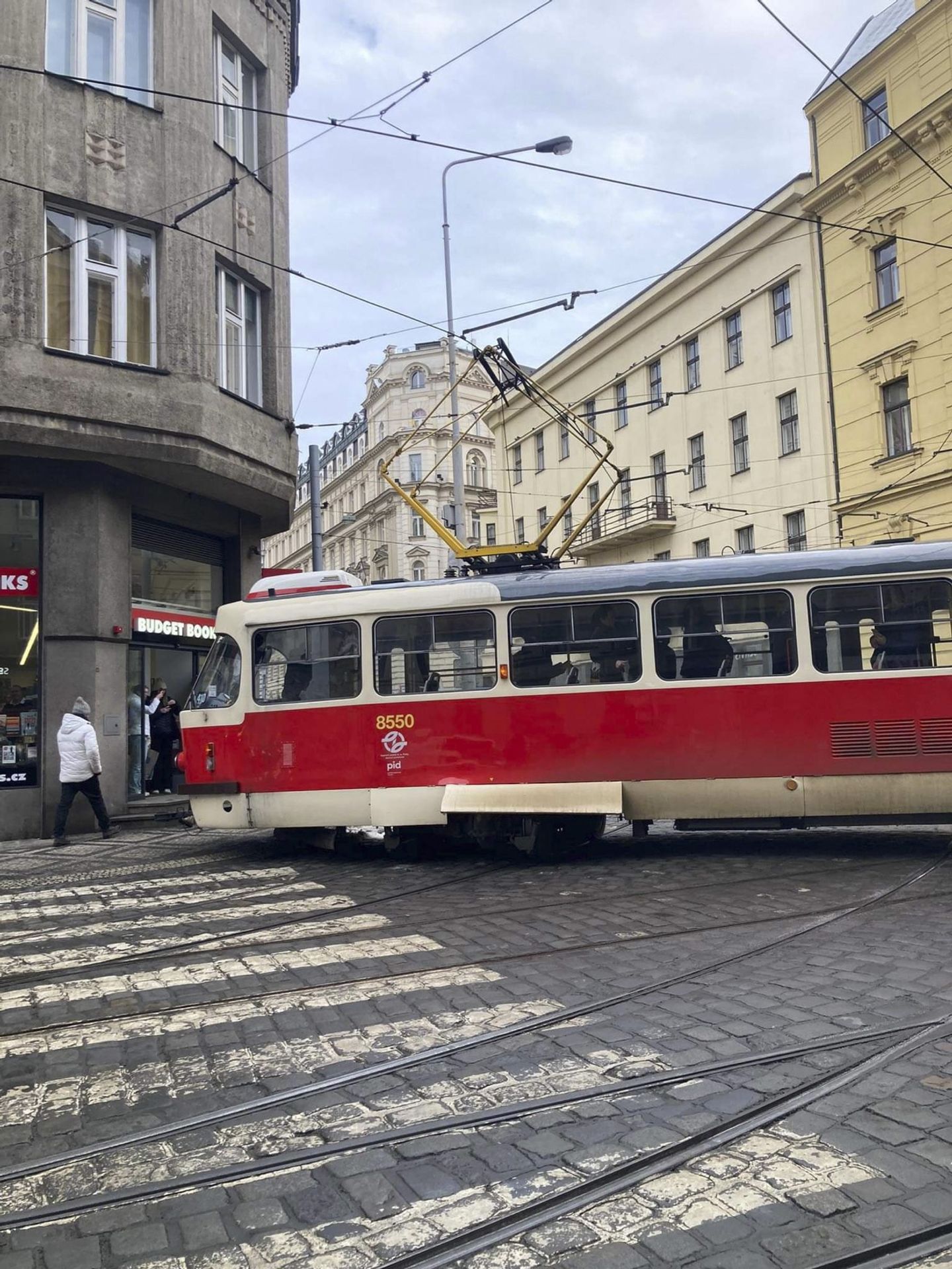 Vykolejení tramvaje (3) - Vykolejení tramvaje v Praze (1/3)