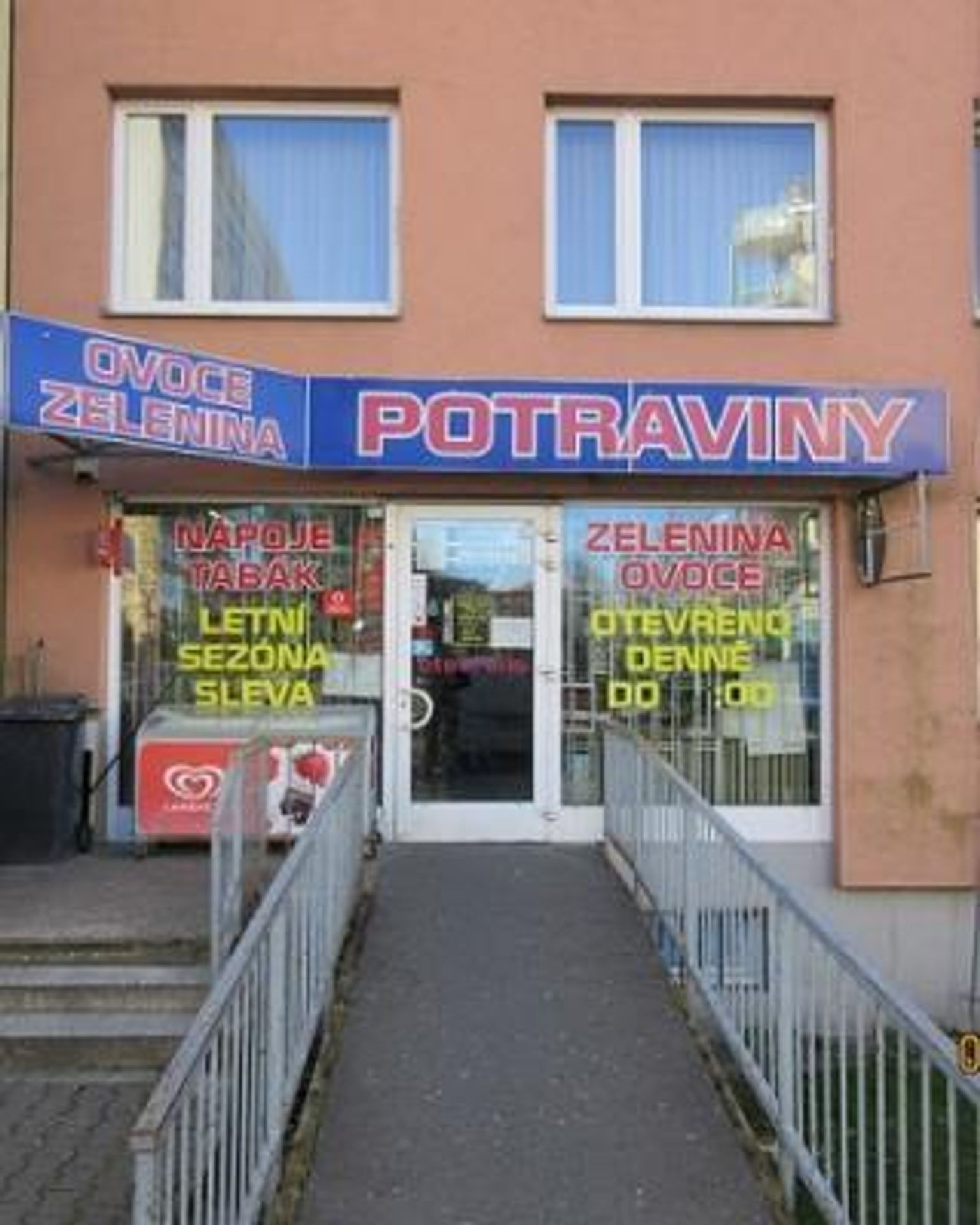 Huong Ngo Viet, Praha - GALERIE: Uzavřené obchody (27/30)