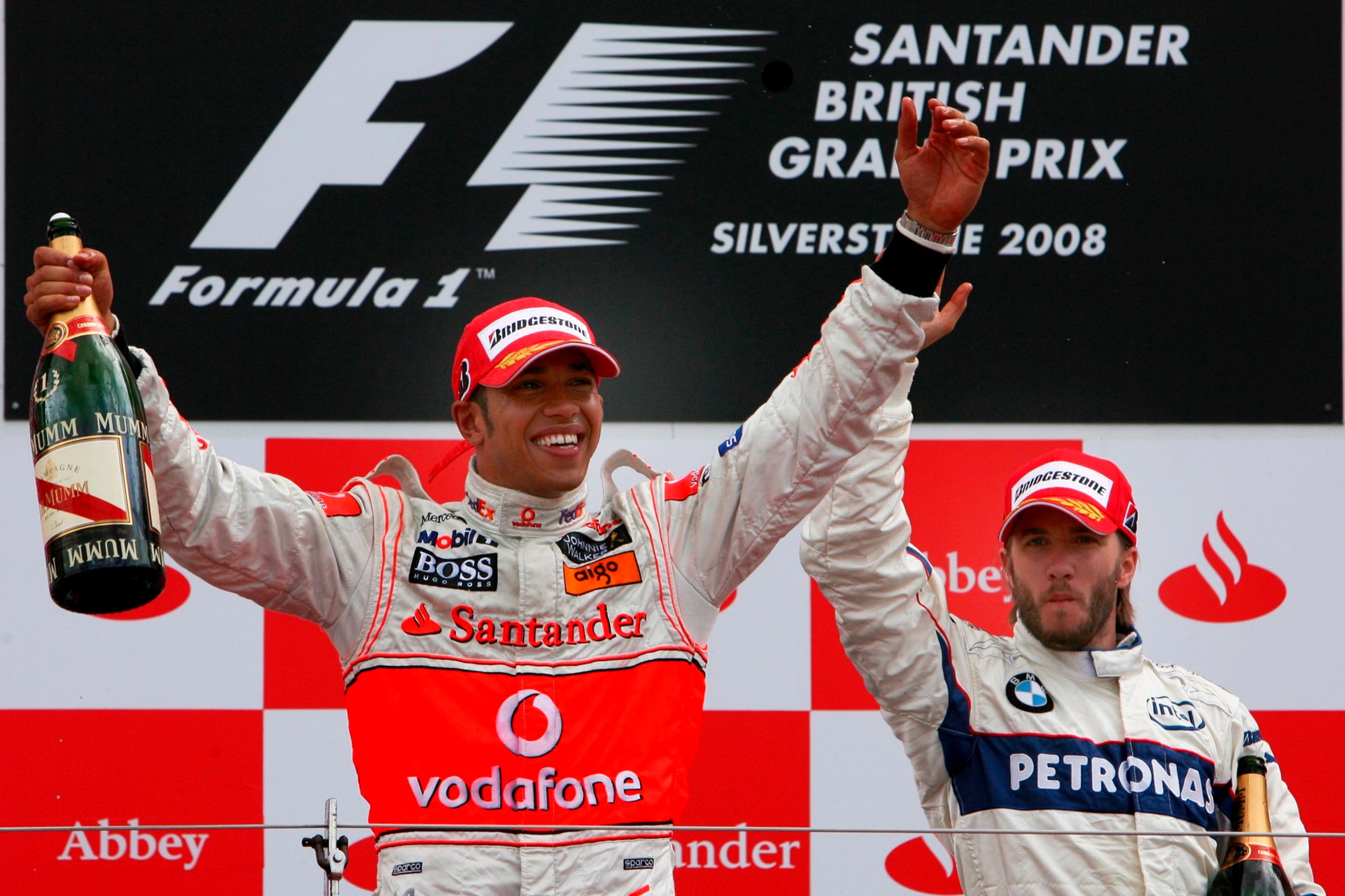 Lewis Hamilton po premiérovém vítězství na okruhu v Silverstone v roce 2008 - Jak šel čas s Lewisem Hamiltonem (10/10)