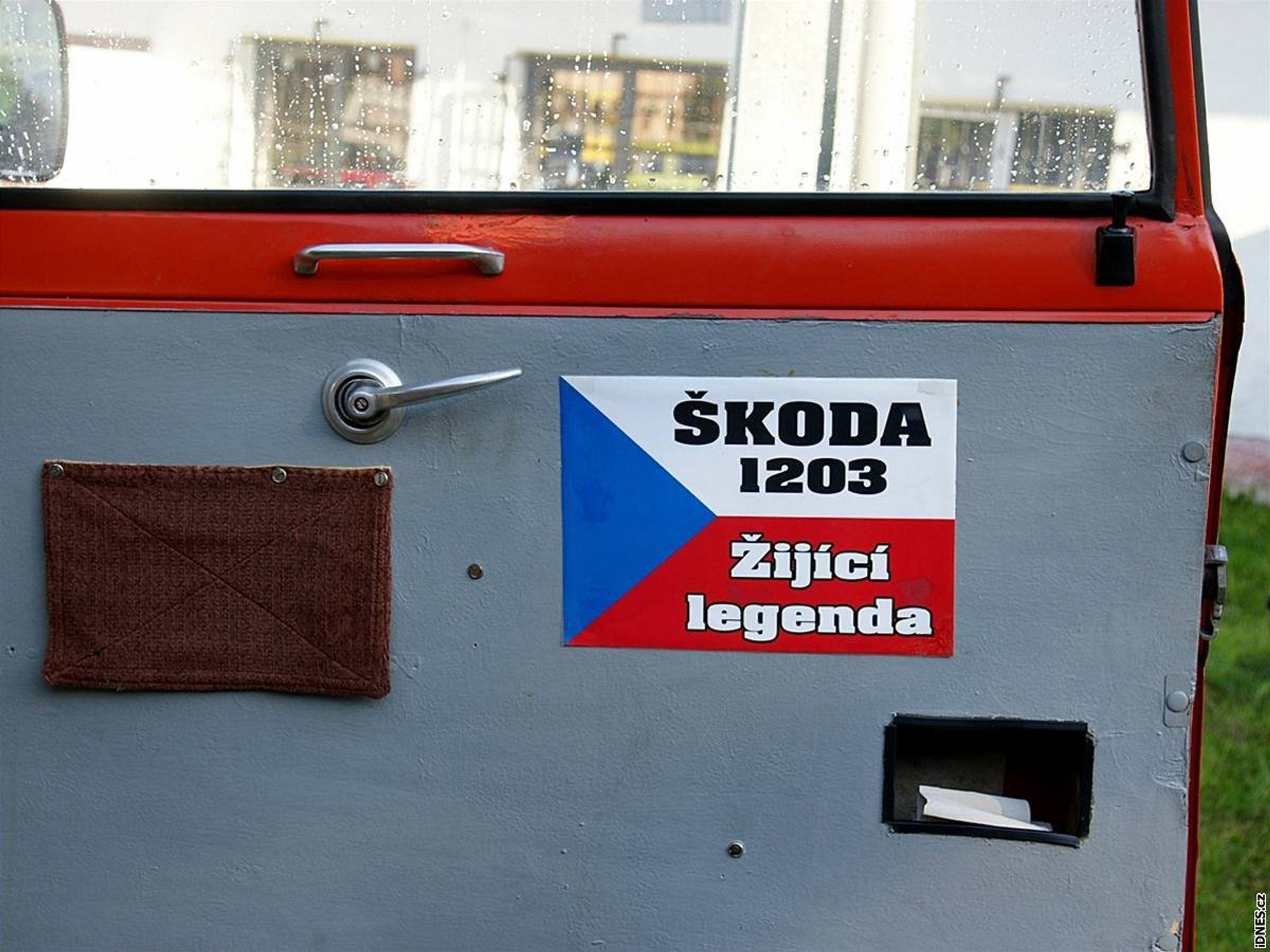 Kultovní Škoda 1203 - 77 - Fotogalerie: Kultovní “dvanda“ slaví. Podívejte se na originální úpravy (1/39)