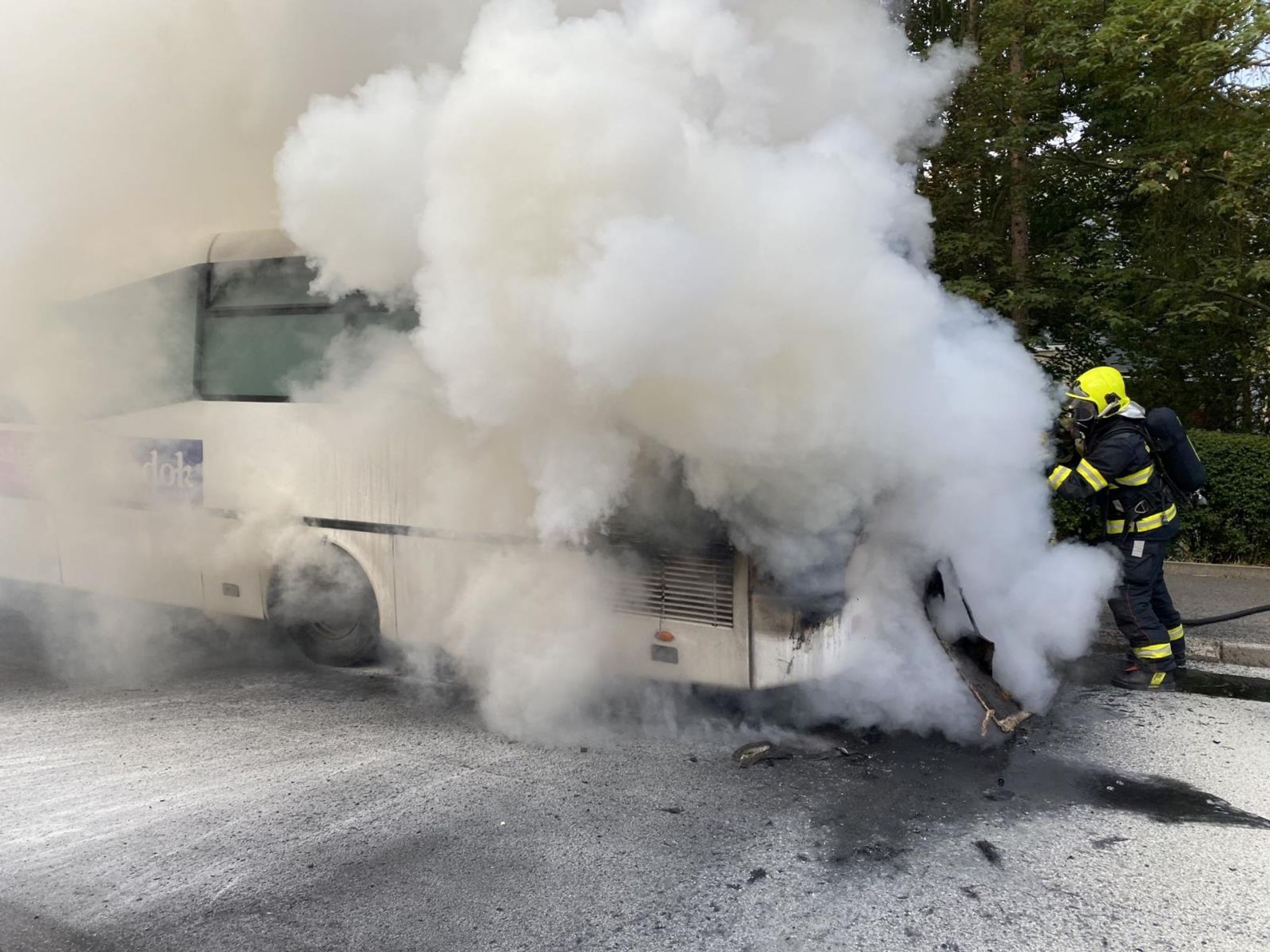 Požár autobusu v Teplicích - 1 - GALERIE: Požár autobusu v Teplicích (4/4)