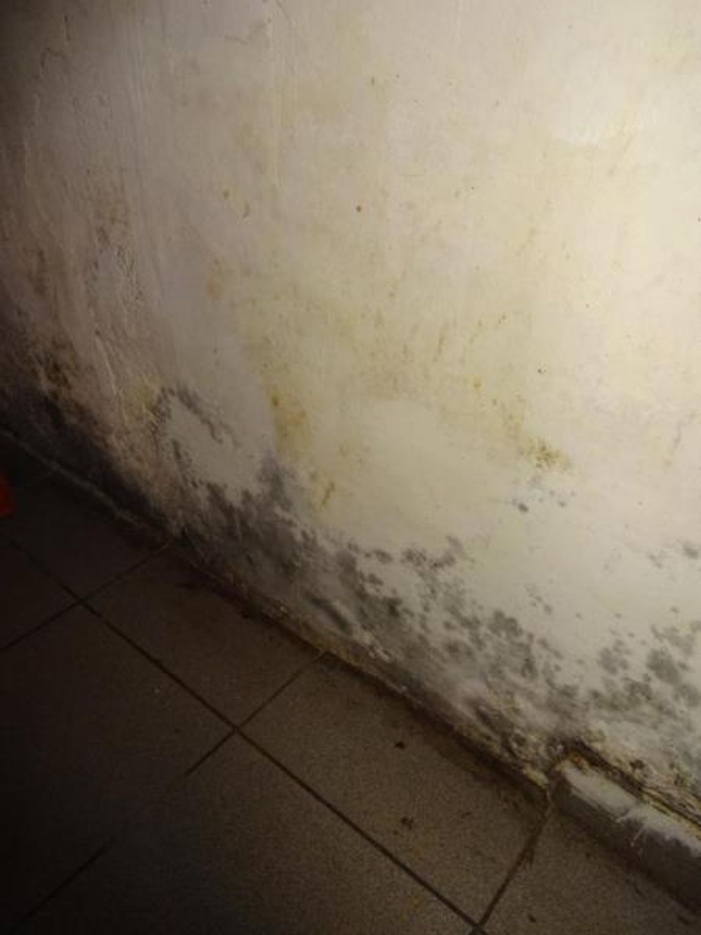 Uzavřená část provozovny restaurace Chuttnoff, Praha (2) - Zavřené restaurace a rychlá občerstvení (22/41)