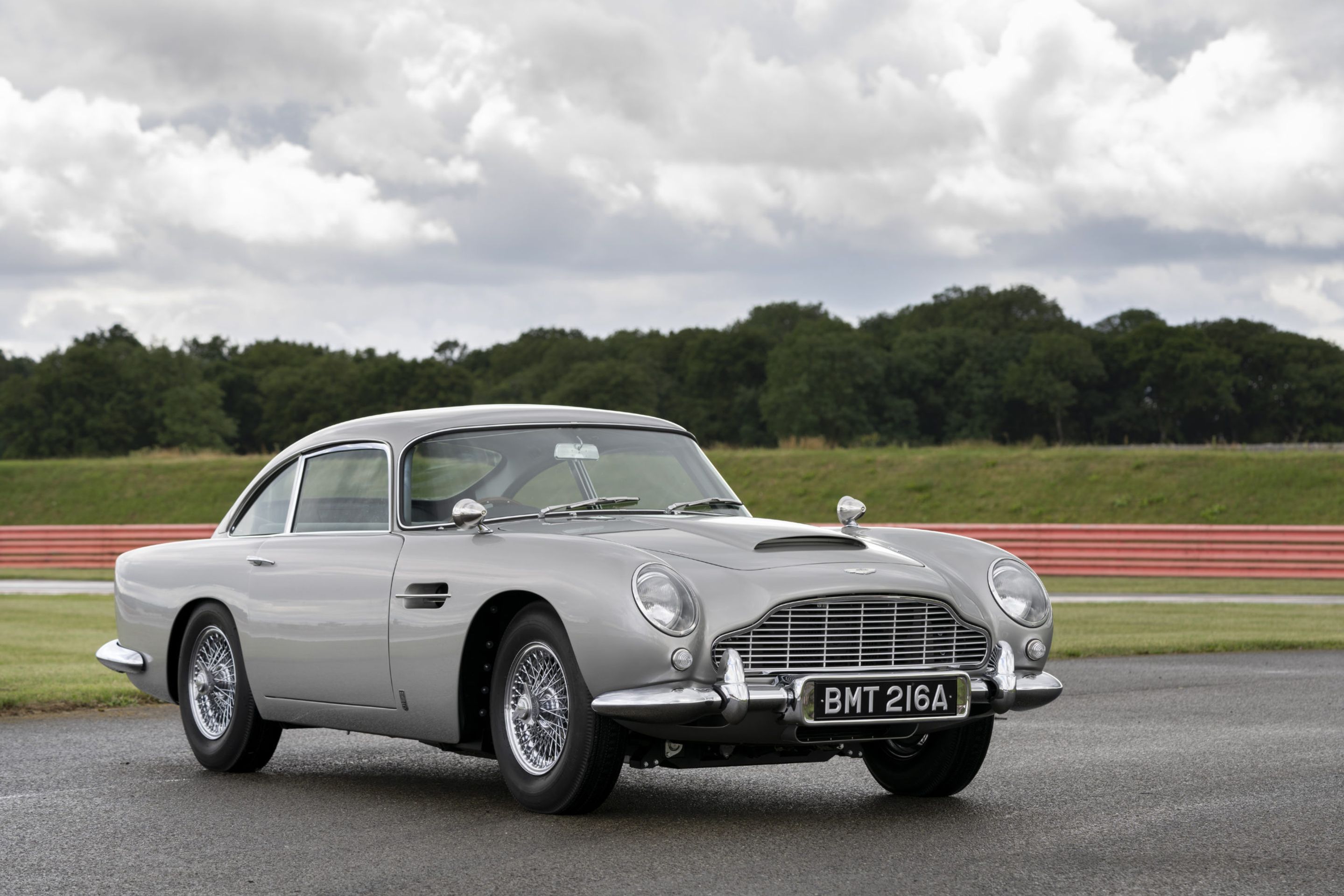 Aston Martin DB5 podle Jamese Bonda - 69 - Fotogalerie: Prohlédněte si výzbroj Aston Martin DB5 podle Jamese Bonda (18/32)