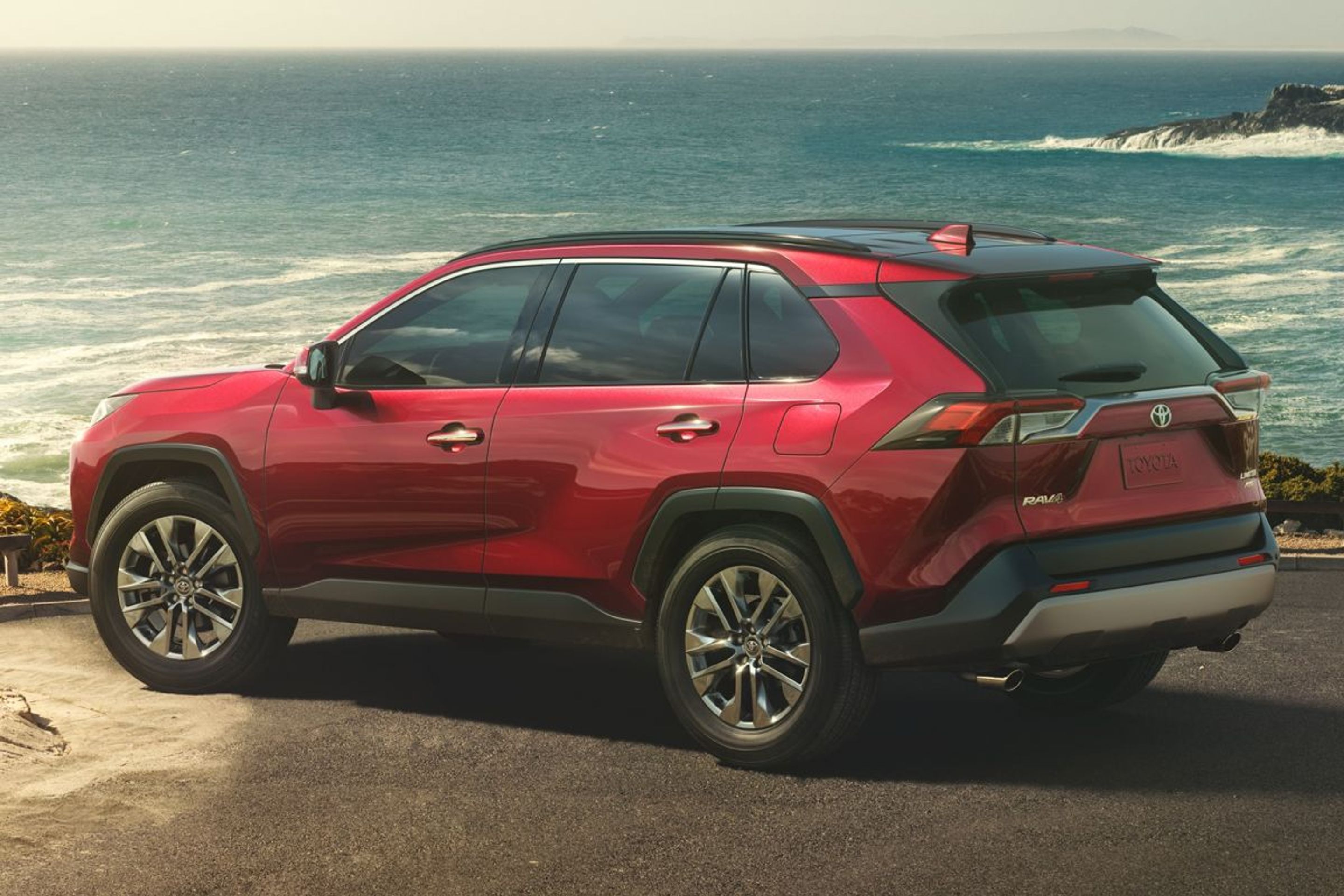 3. místo: Vítěz mezi SUV Toyota RAV4 - Fotogalerie: 10 nejprodávanějších aut v roce 2018 (8/10)