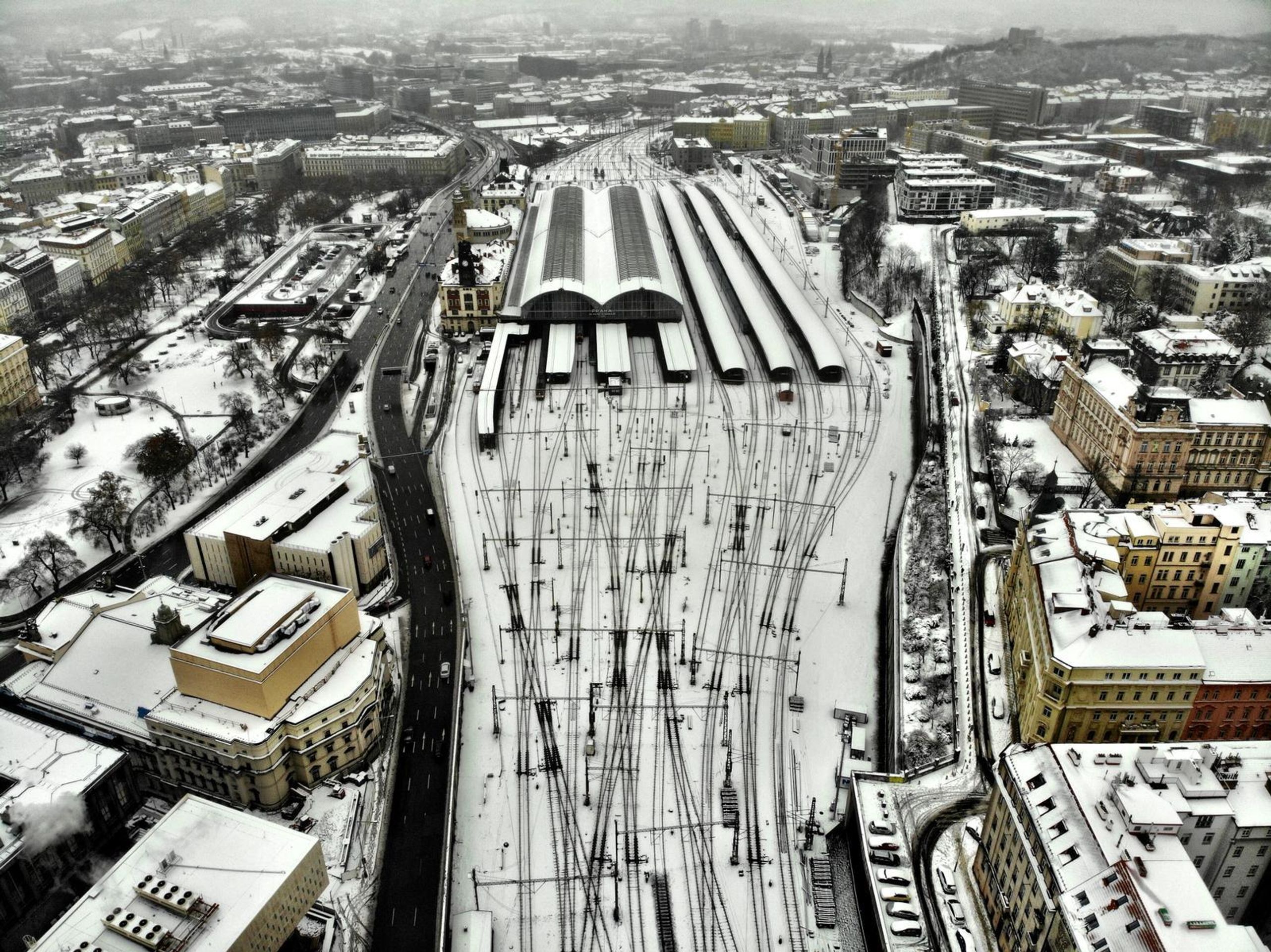 Zasněžená Praha ze vzduchu - 2 - GALERIE: Pohled na zasněženou Prahu ze vzduchu (4/5)
