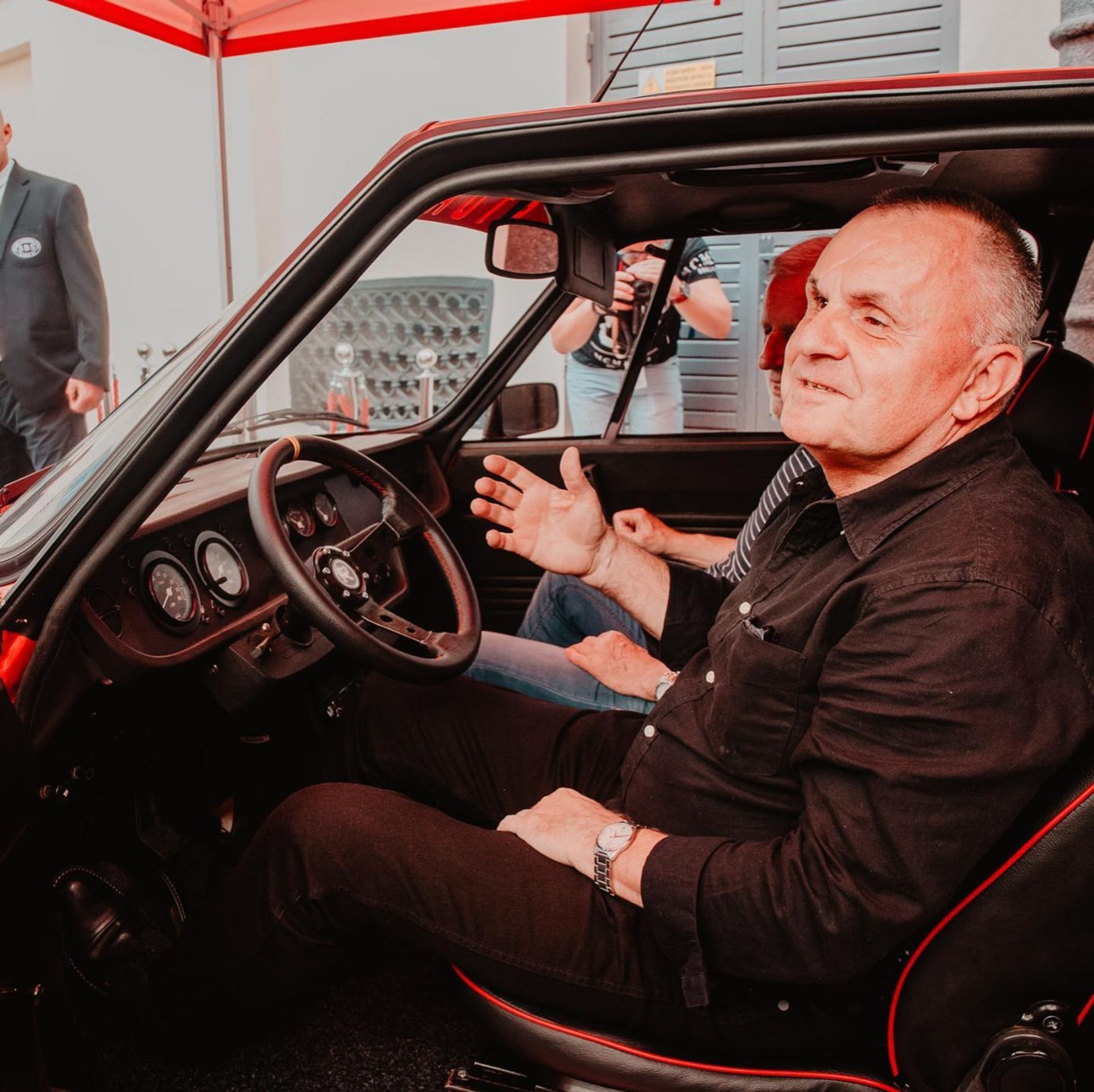 Elán, auto z hudebního filmu Rabaka, Škoda 110 R (1) - Elán chystá koncerty na počest Vaša Patejdla (4/6)