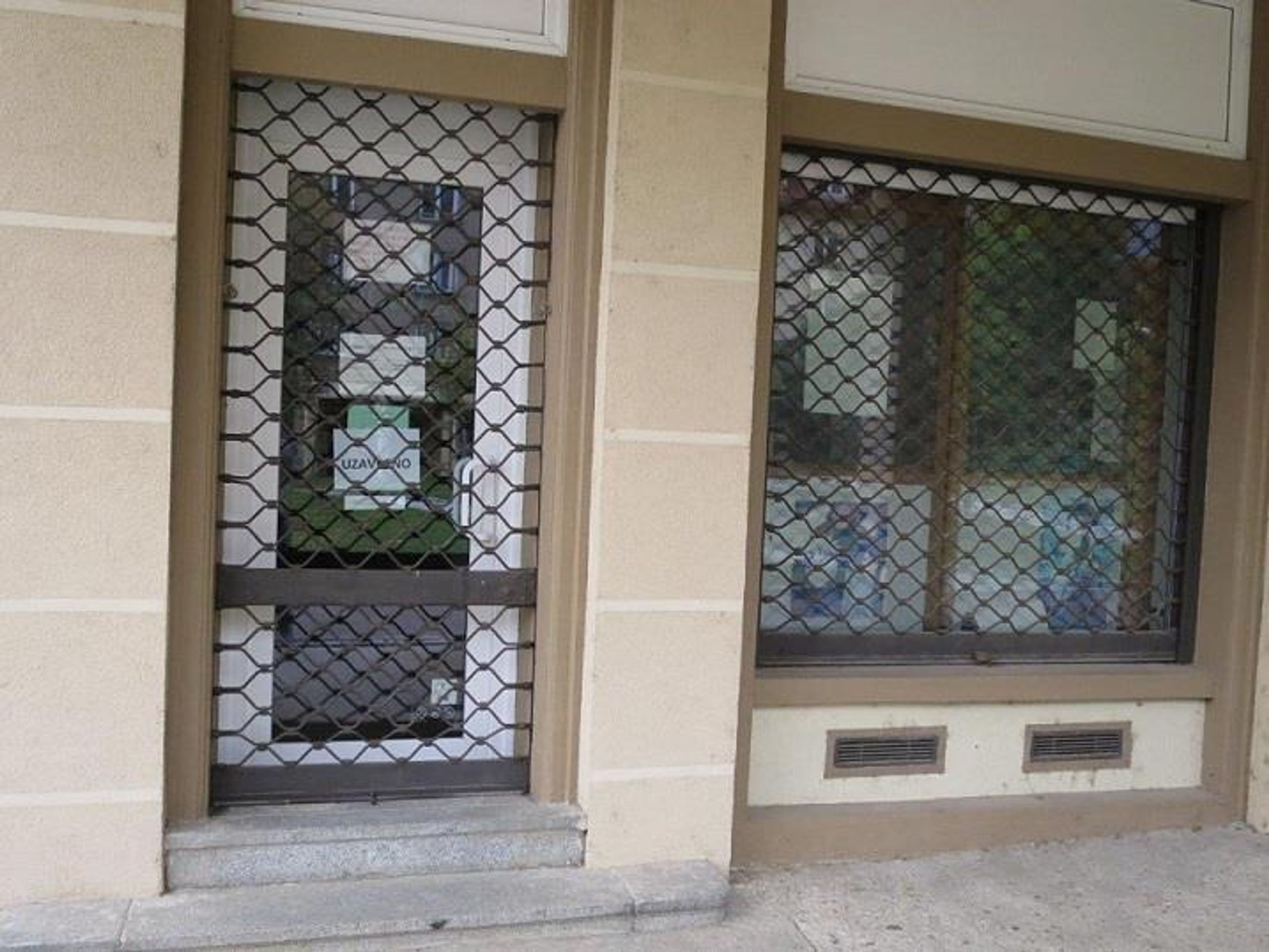 Uzavřené provozovny (obchody): SHODZIKU, s.r.o. - Praha - GALERIE: Uzavřené provozovny - obchody (16/21)