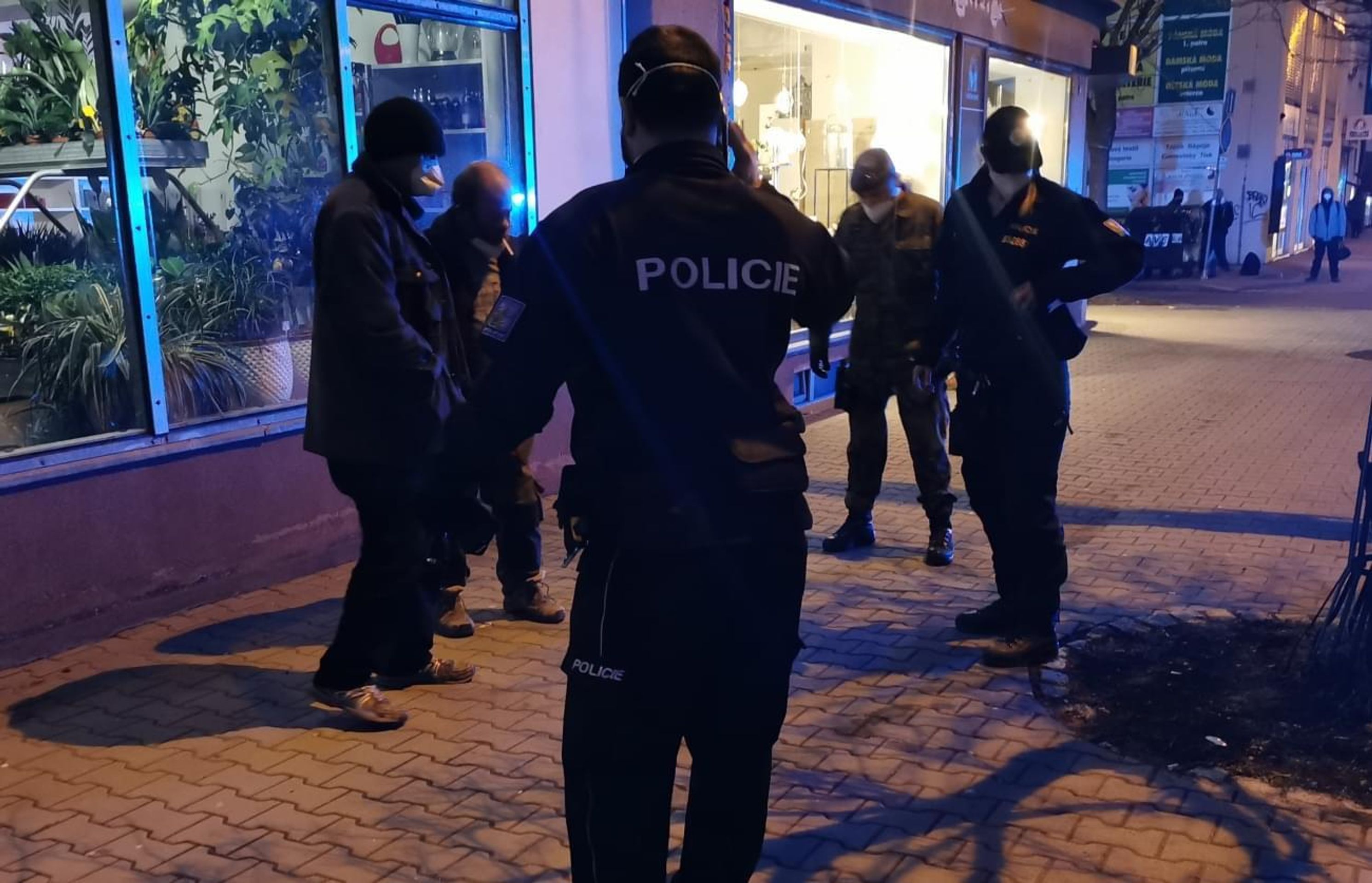 Muž s nožem v Plzni zaútočil na skupinu lidí - 7 - GALERIE: Muž s nožem v Plzni zaútočil na skupinu lidí (6/6)