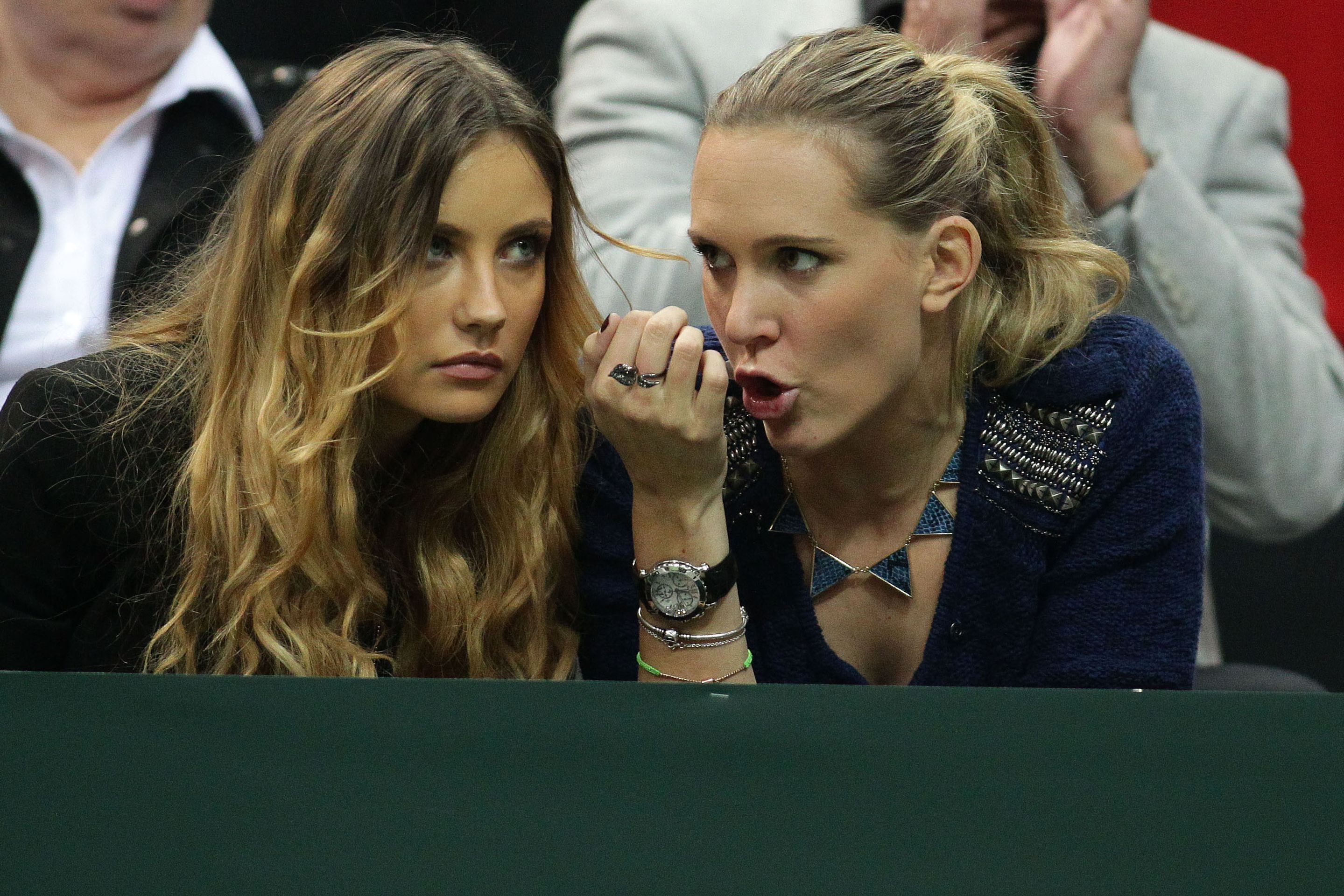 Nicole Vaidišová a Ester Sátorová - GALERIE: Nicole Vaidišová a Ester Sátorová při finále Davis Cupu (5/6)