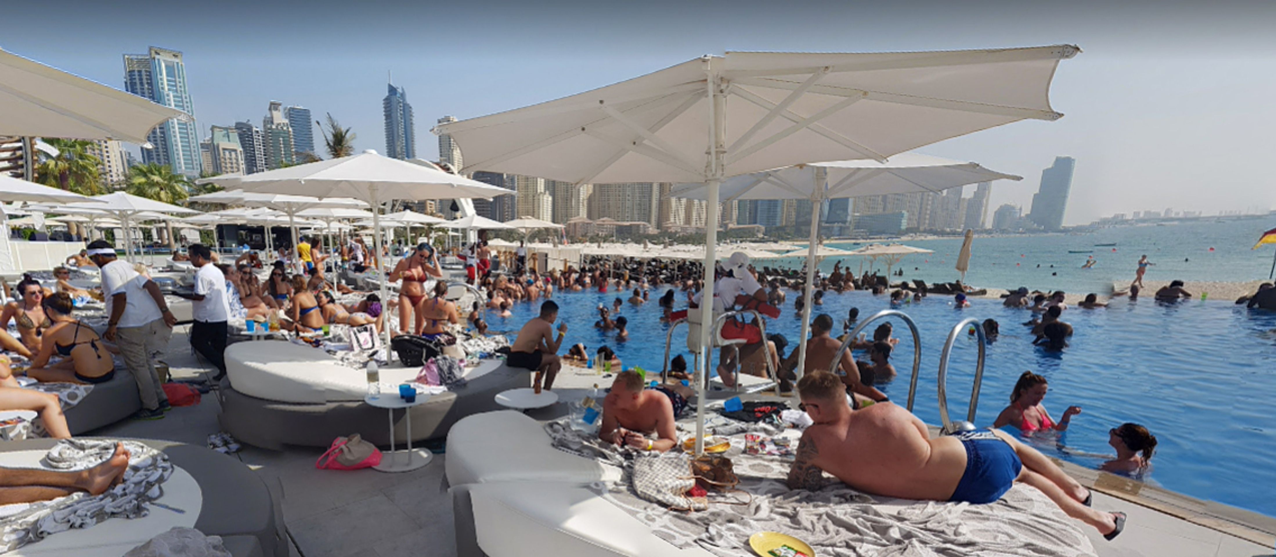 Pláže v Dubaji - Zero Gravity - GALERIE: Pláže v Dubaji (1/8)