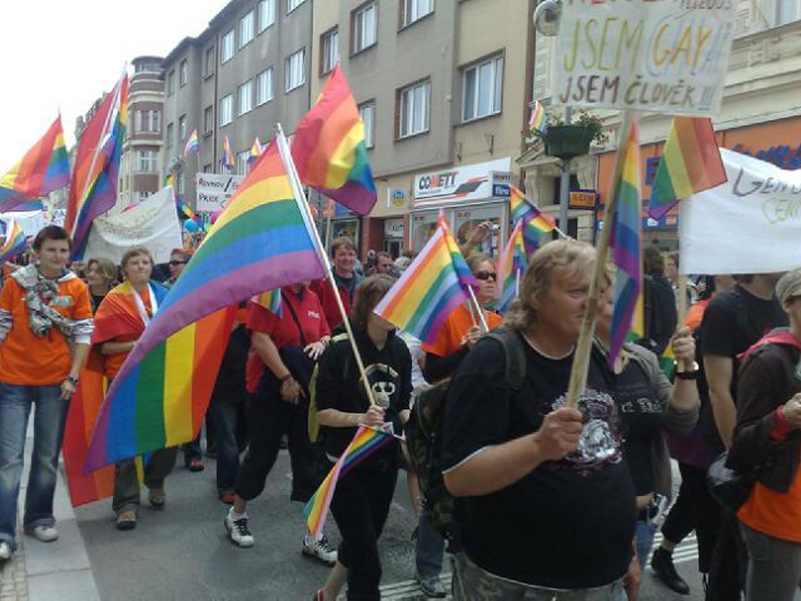 Pochod Queer Pride Tábor - GALERIE: Pochod Queer Pride Tábor (3/6)