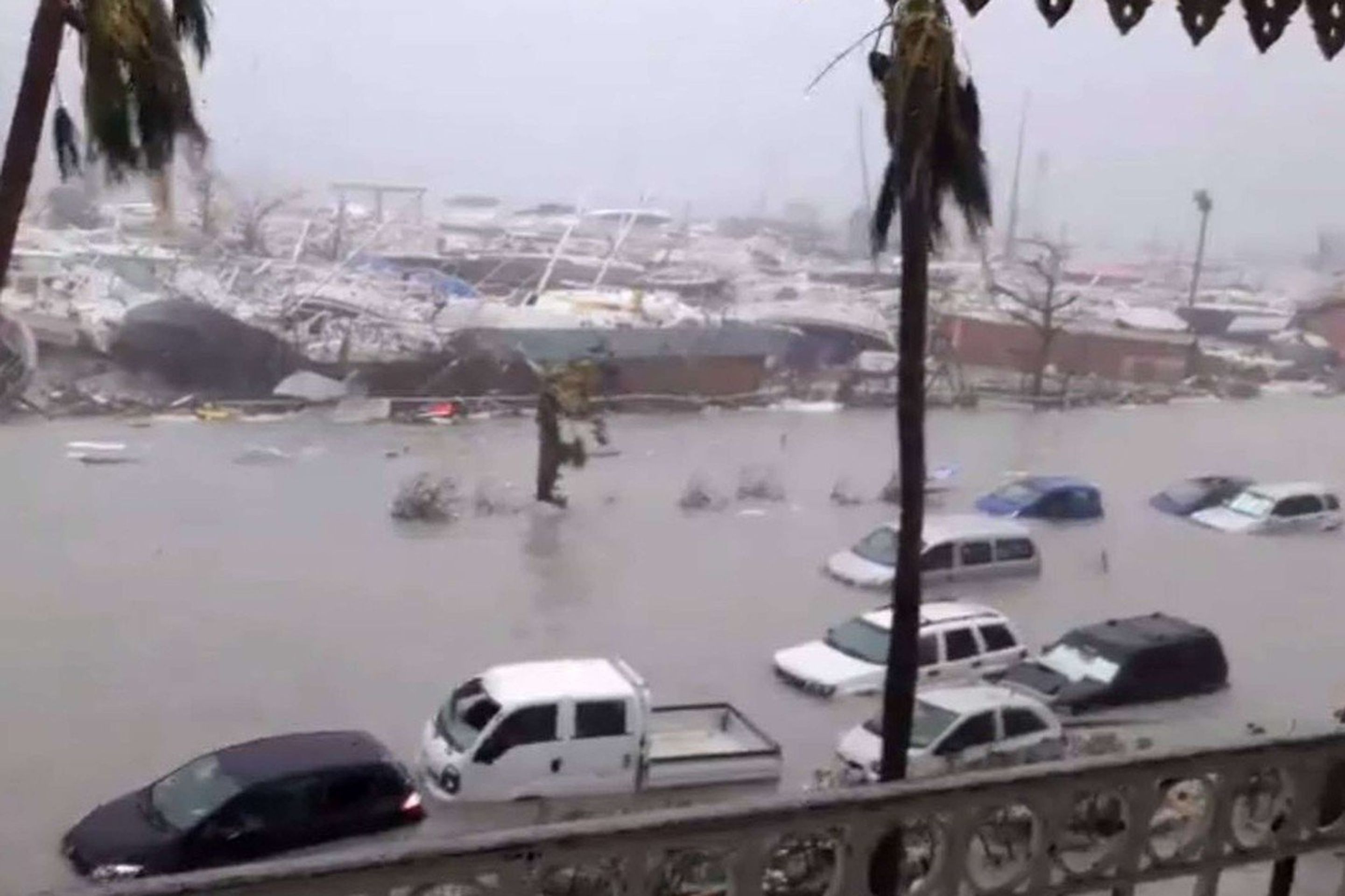 Řádění hurikánu Irma na ostrově Saint Martin - GALERIE: Ztracené sestry (6/7)