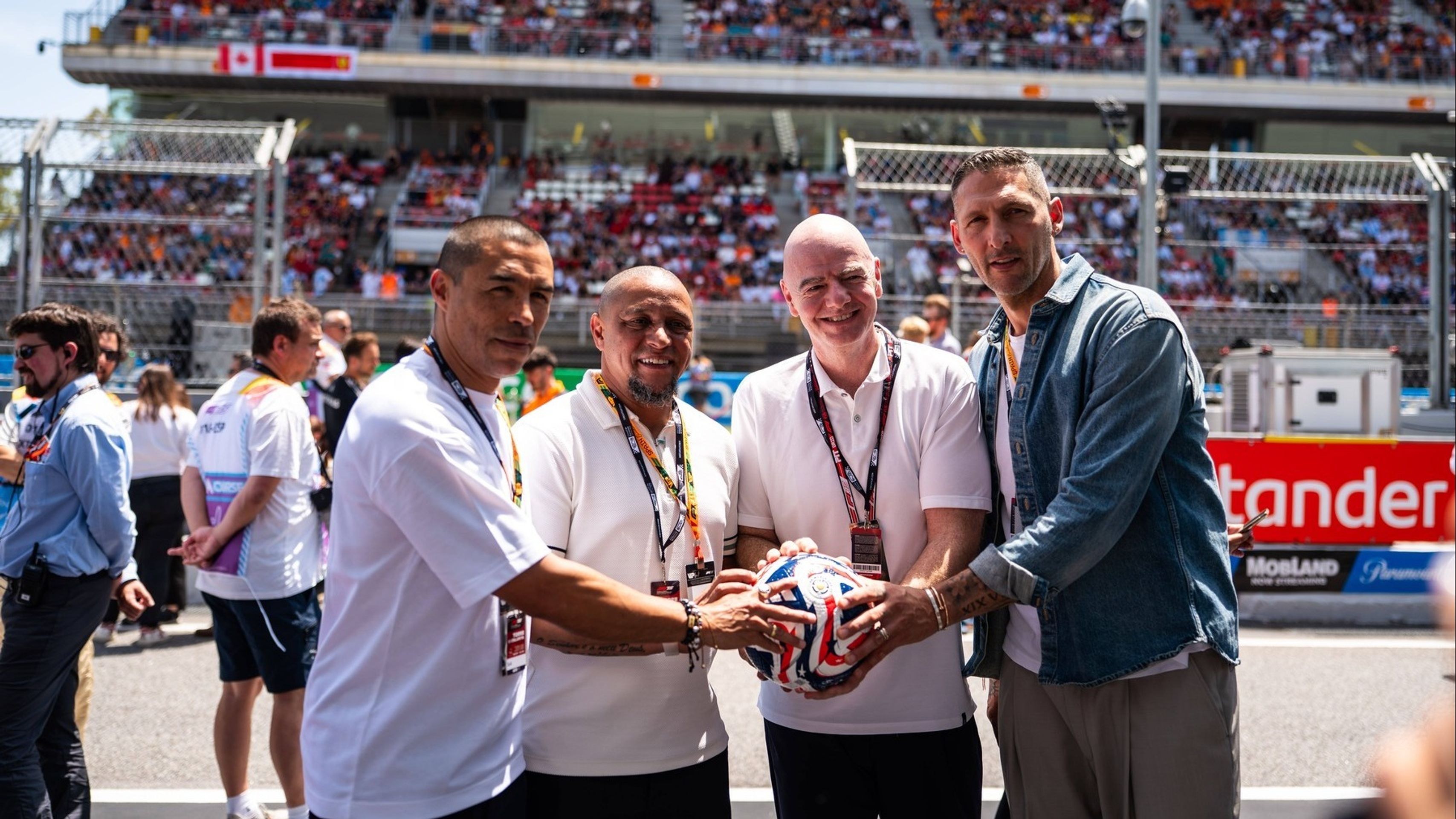 Marco Materazzi (zprava), Gianni Infantino, Roberto Carlos, Ivan Cordóba (cropped) - Celebrity na F1 v Barceloně (8/10)