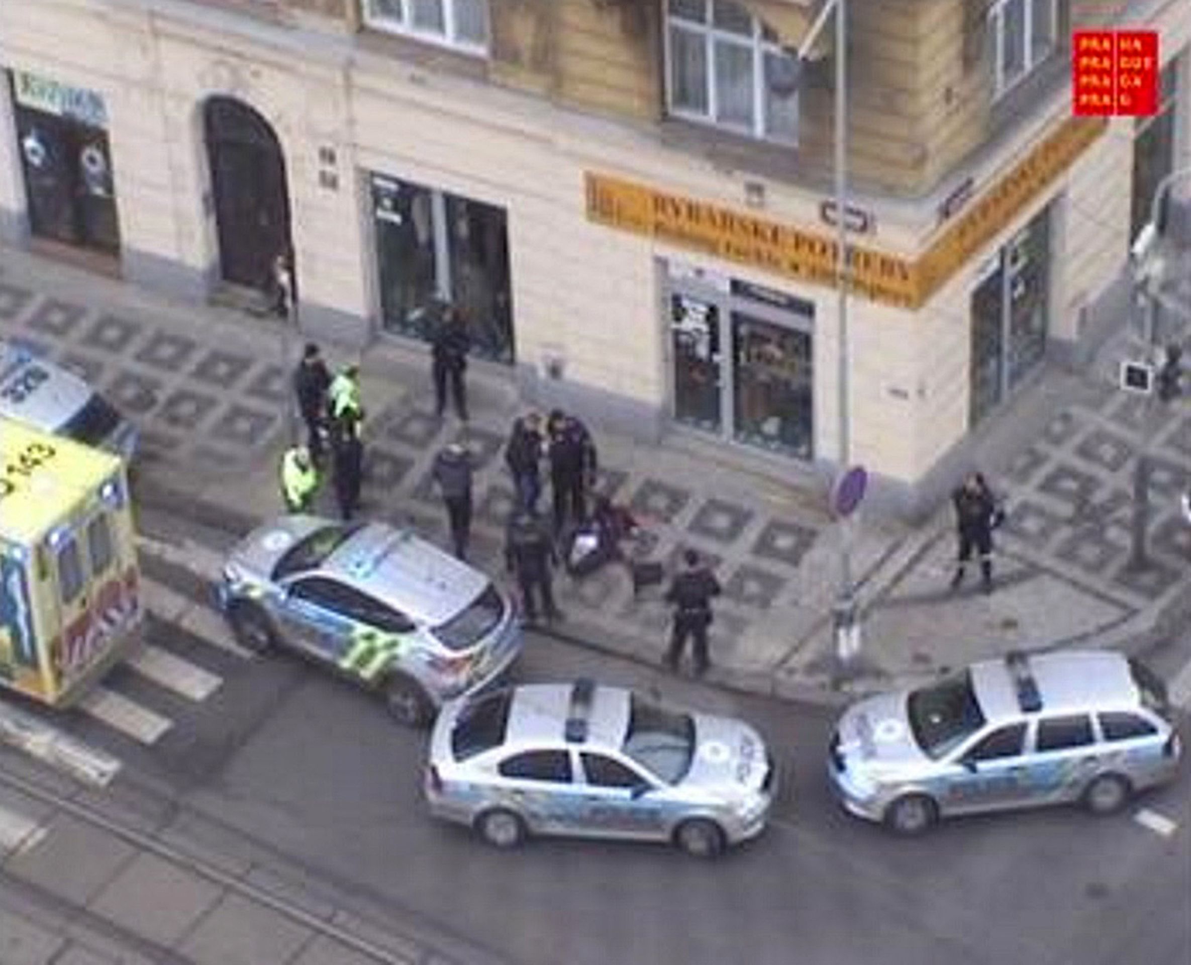 Policie zasahuje v ulici Dukelských hrdinů v Praze - 1 - GALERIE: Policie zasahuje v ulici Dukelských hrdinů v Praze (4/6)