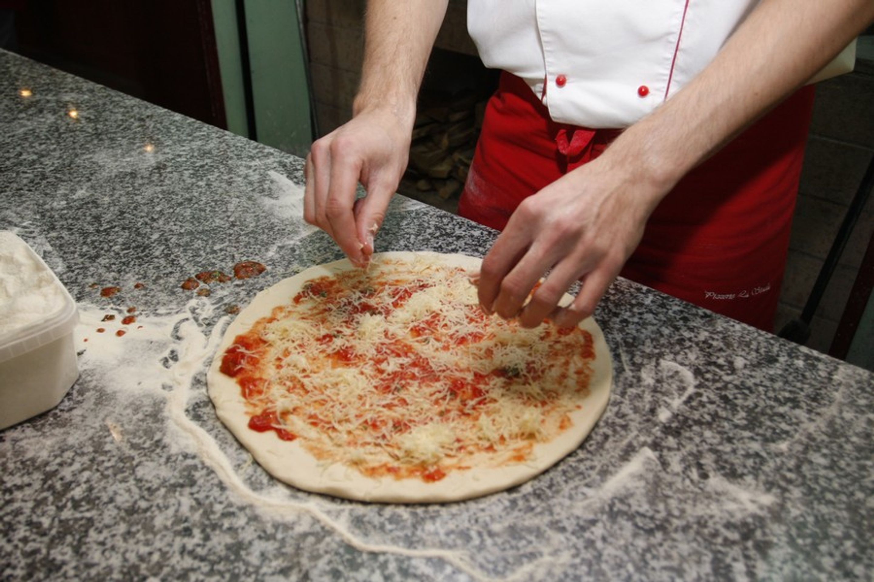 V Praze se dnes soutěžilo v přípravě italské pizzy-15 - GALERIE: Pizza (11/18)