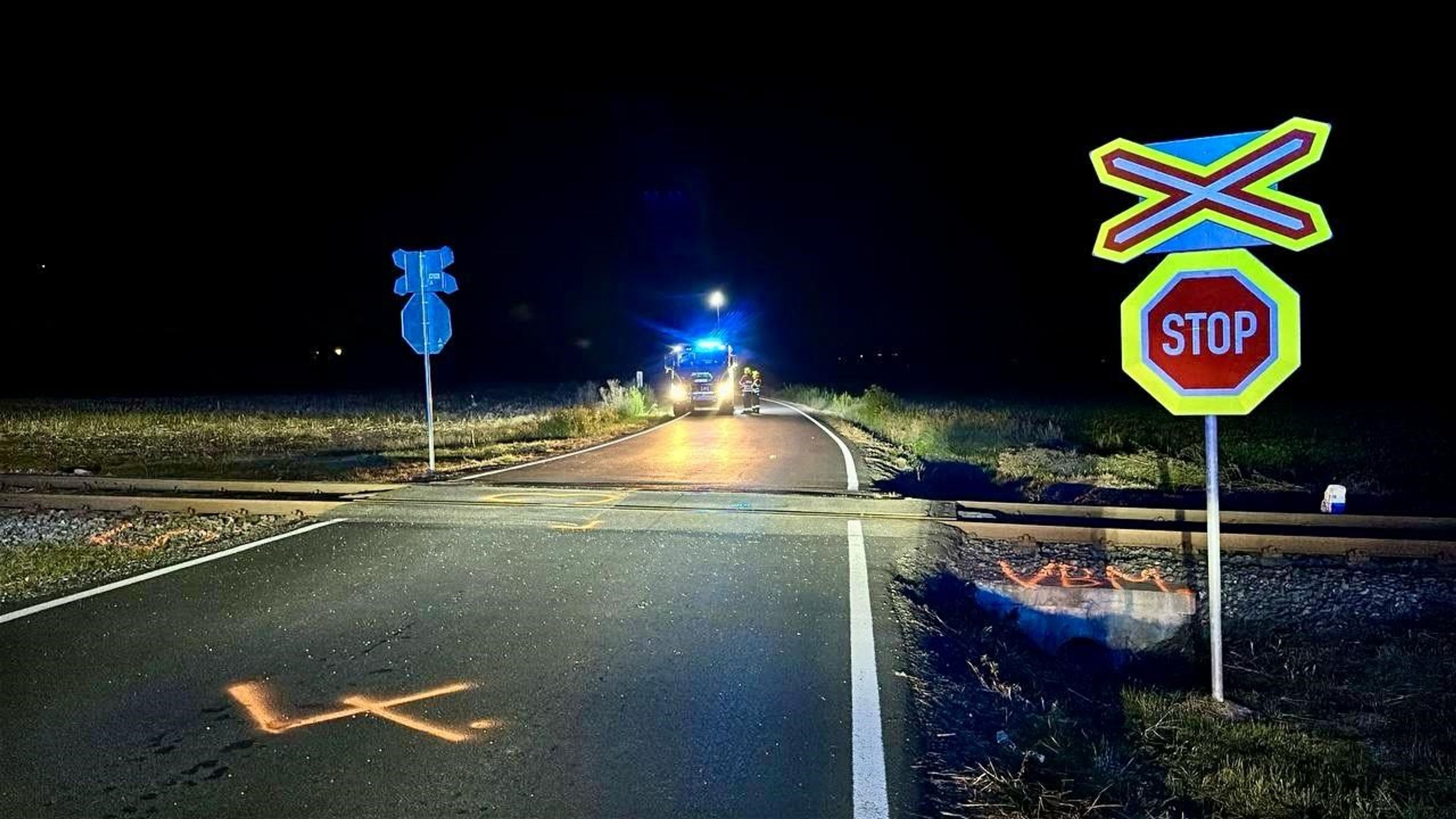 Srážka auta s vlakem na Mělnicku - 3 - Srážka auta s vlakem na Mělnicku (2/4)