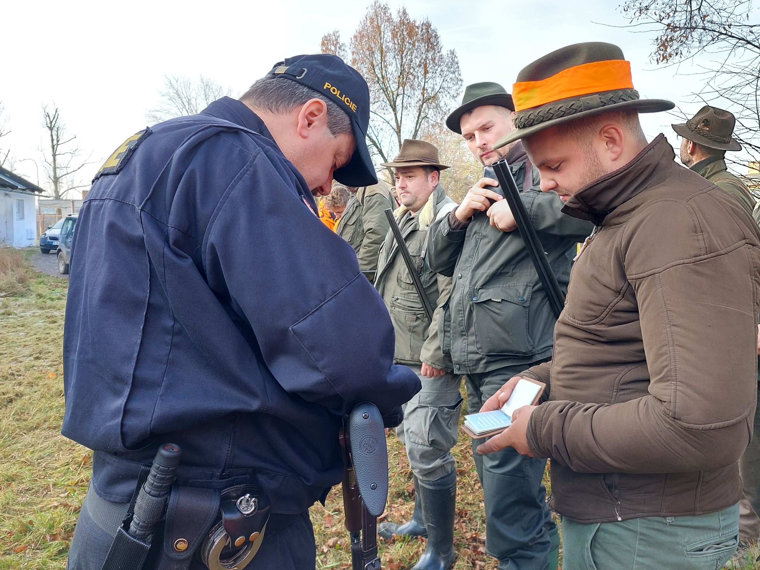 Kontrola na honu - Policisté na Vysočině kontrolovali myslivce (2/3)