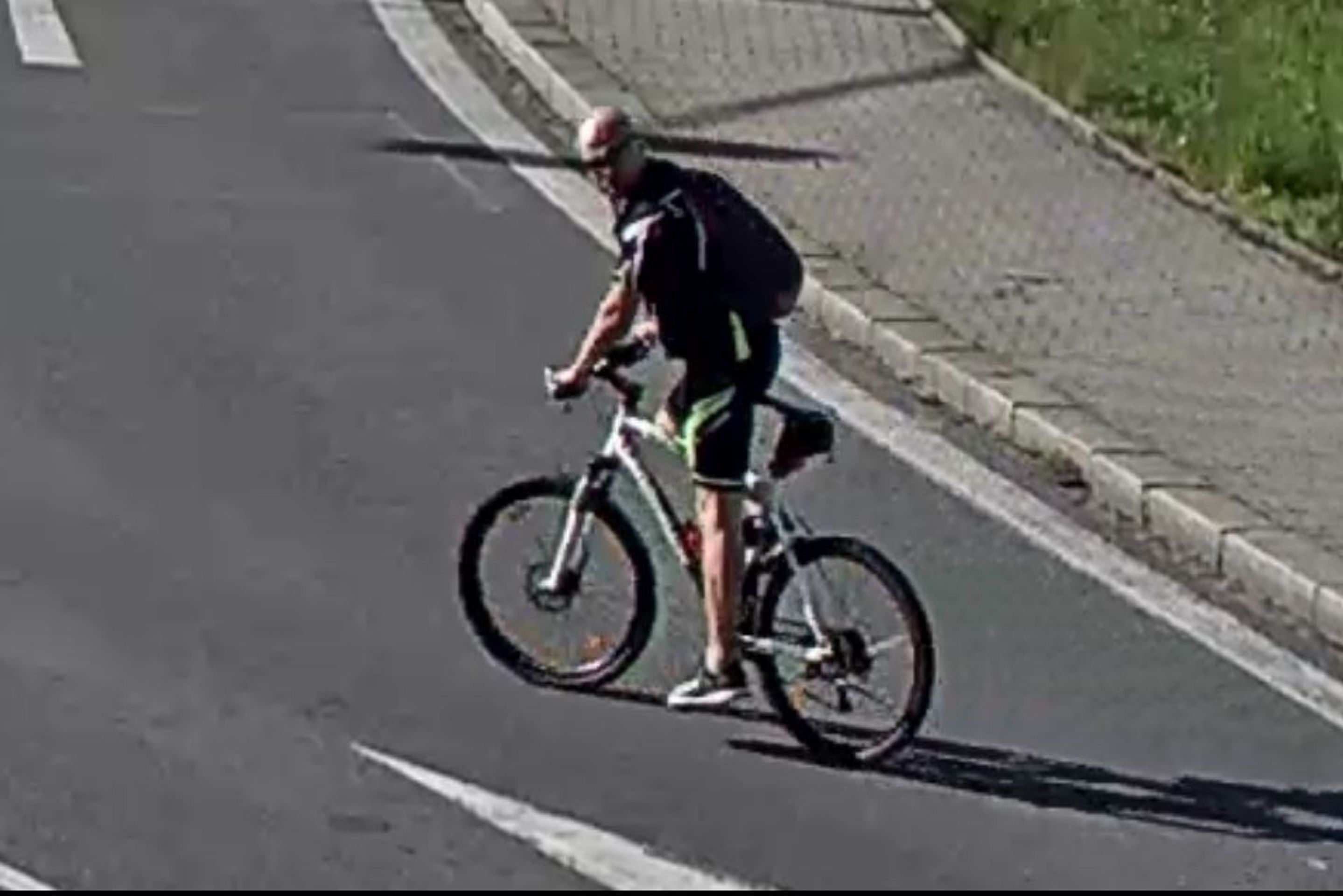 Cyklista v Ostravě zaútočil na řidiče - 1 - GALERIE: Cyklista v Ostravě zaútočil na řidiče (1/6)