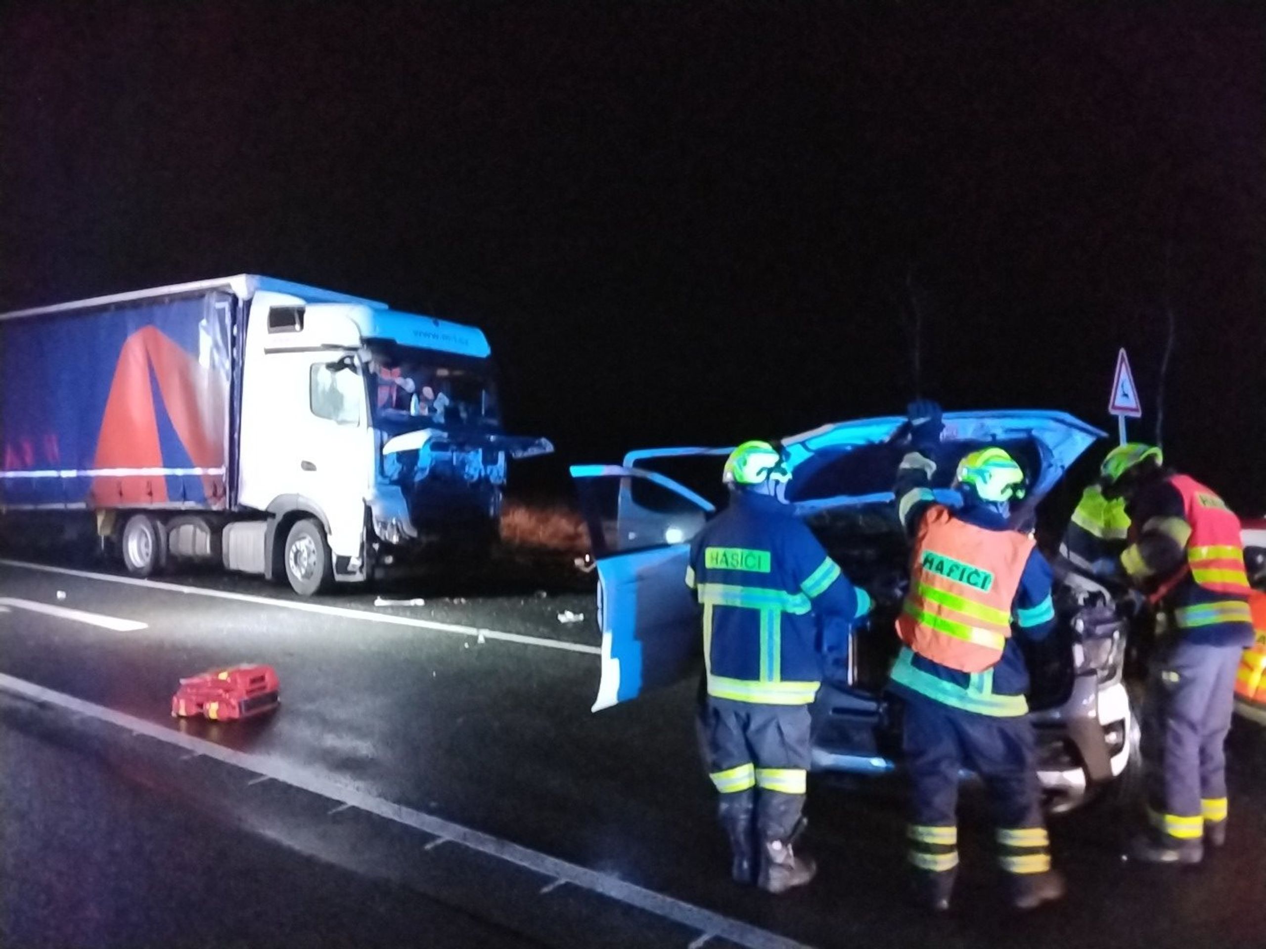 Dopravní nehoda u Hory Svatého Šebestiána - Dopravní nehoda u Hory Svatého Šebestiána 20. 12. 2025 (4/5)