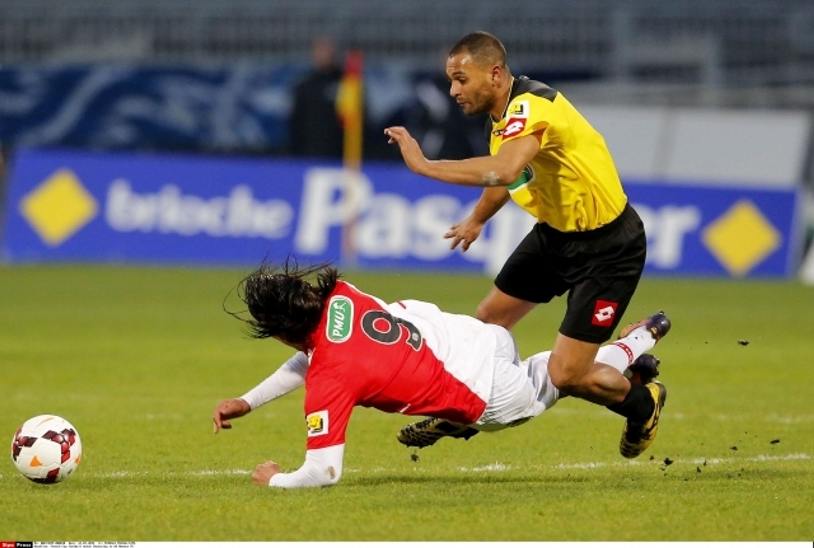 Falcao se zranil - 2 - GALERIE: Falcao se zranil ve čtvrtfinále Francouzského poháru (8/8)