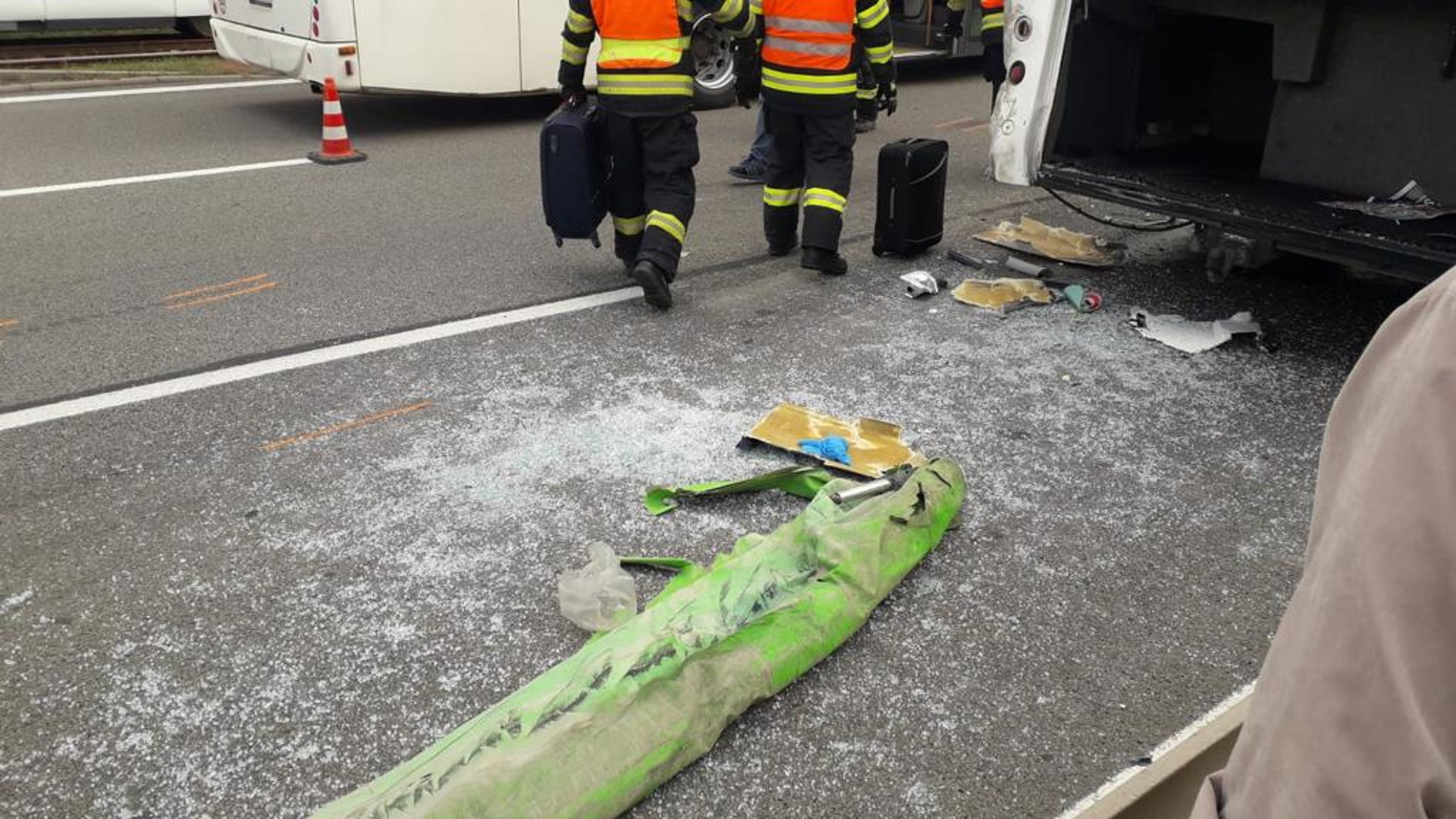 Nehoda autobusu a nákladního auta v Brně - 6 - GALERIE: Nehoda autobusu a nákladního auta v Brně (6/7)