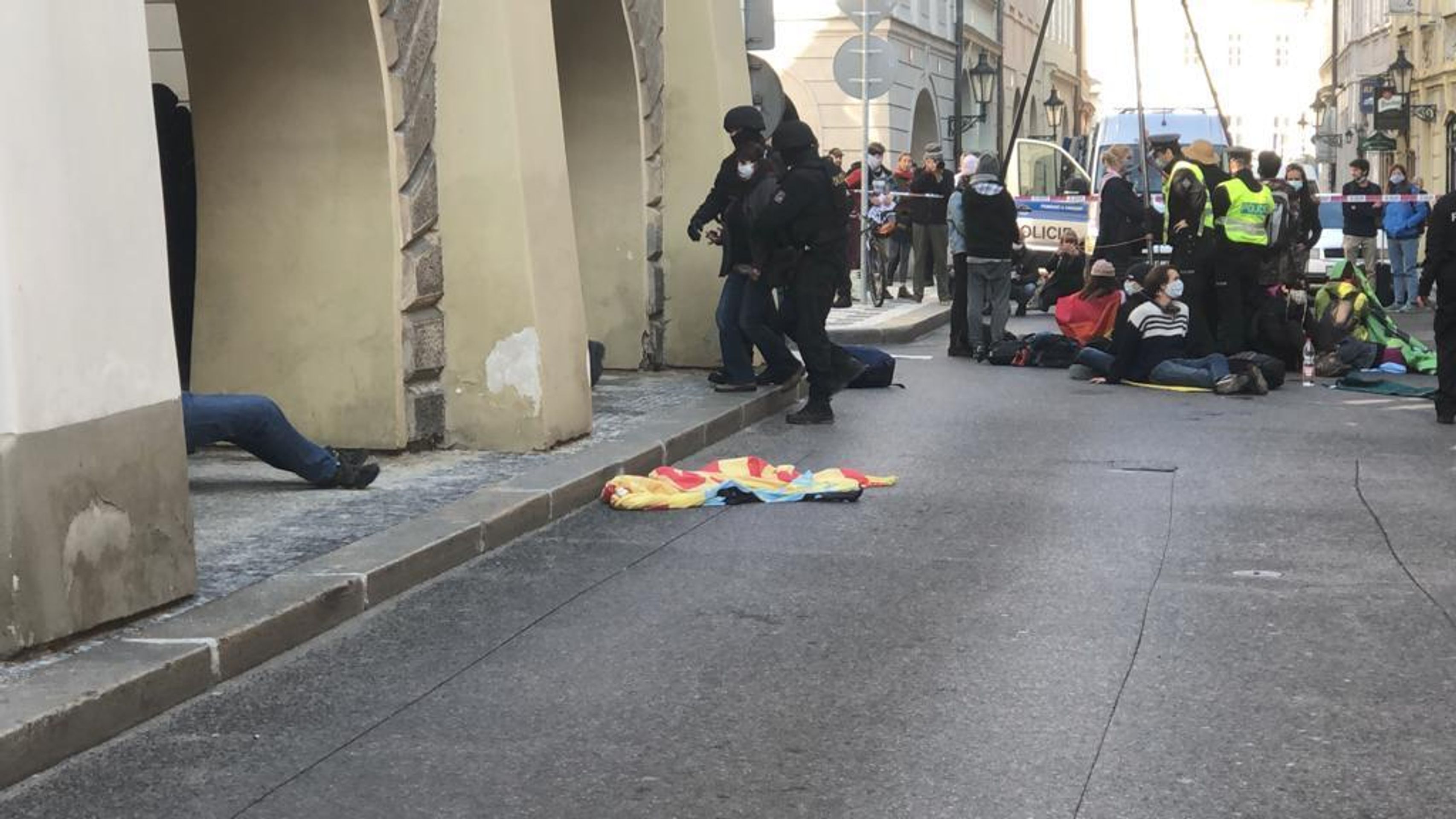Blokáda prostranství před sněmovnou - 4 - GALERIE: Blokáda prostranství před sněmovnou (13/15)