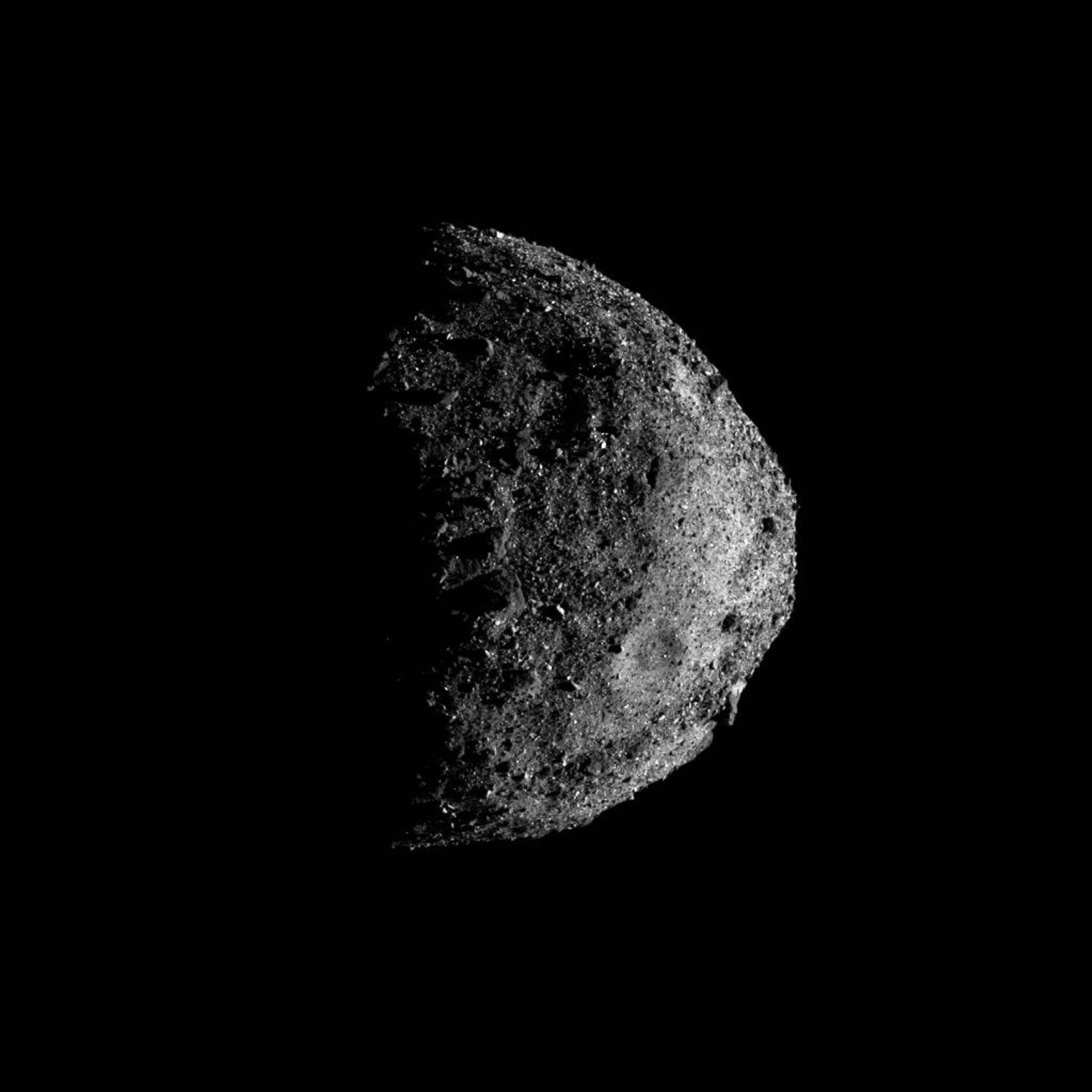 Asteroid Bennu - 3 - GALERIE: Unikátní snímky asteroidu Bennu (3/5)