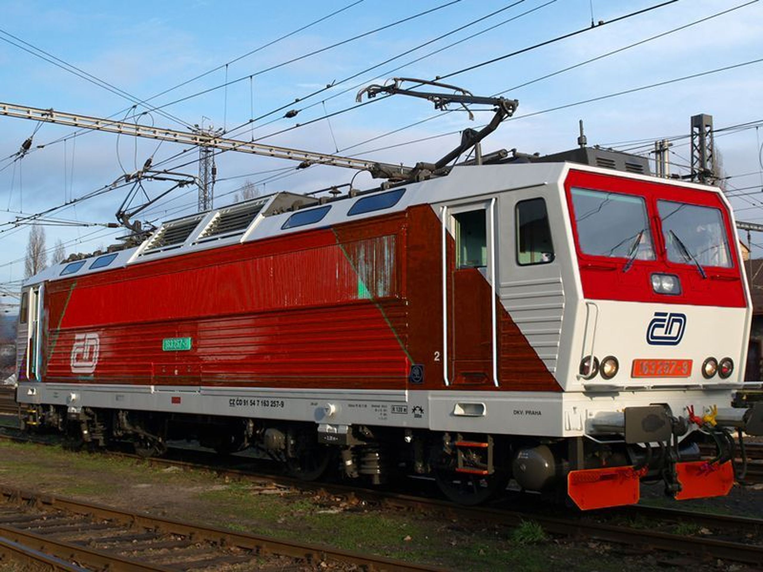 vlak červená - GALERIE: Návrhy barevného designu vlaků (5/6)